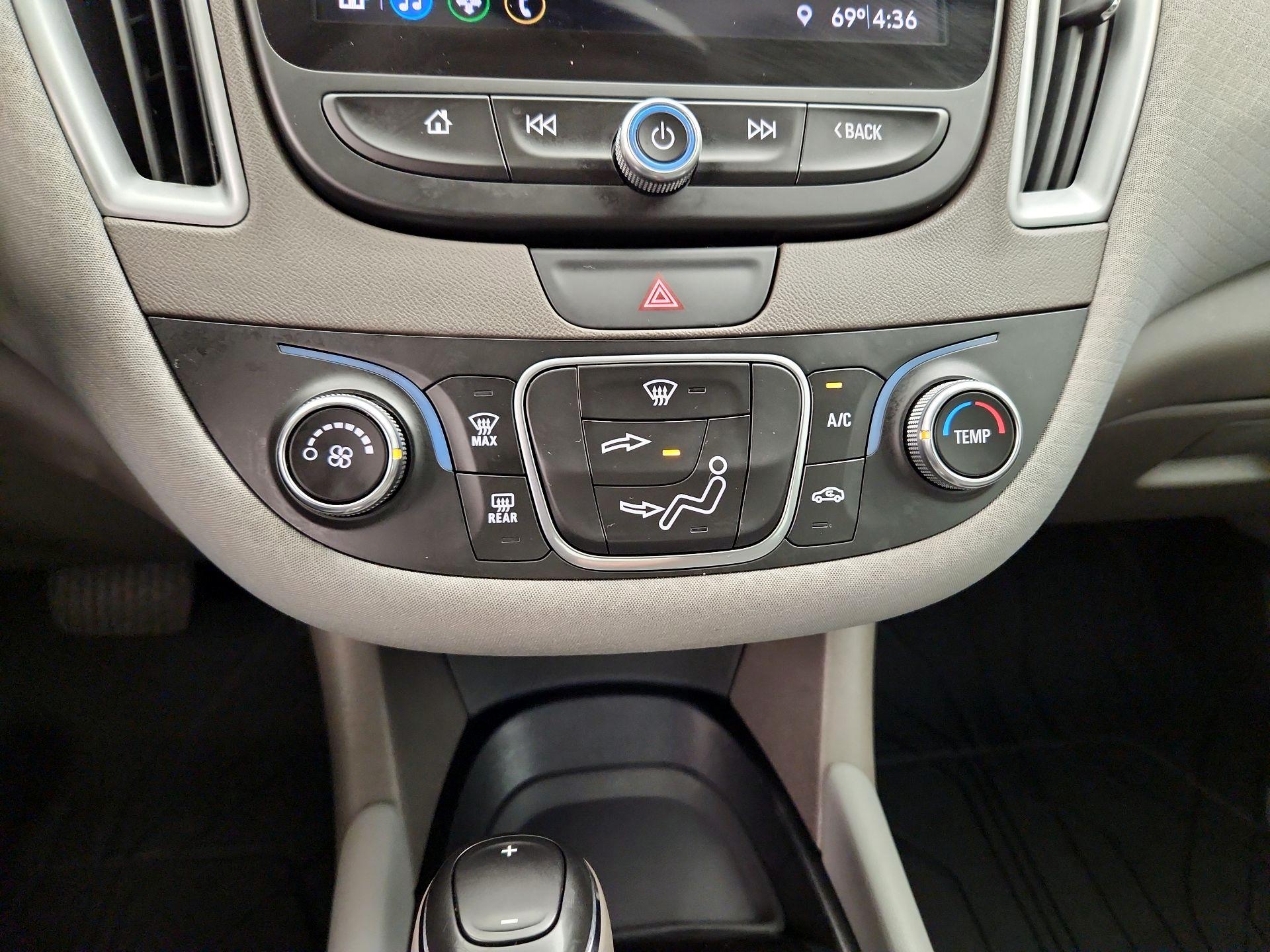 Thumbnail: 2019 Chevrolet Malibu - 16