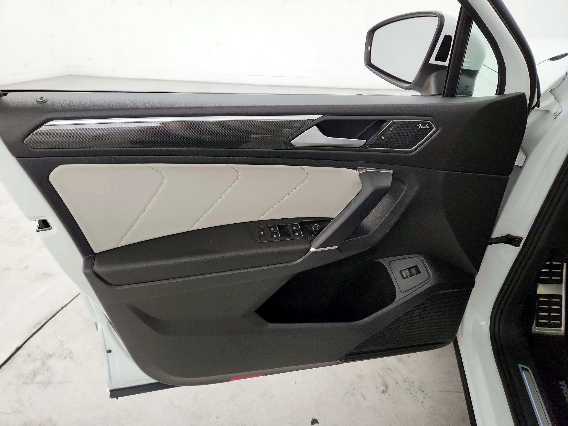 Thumbnail: 2020 Volkswagen Tiguan - 12