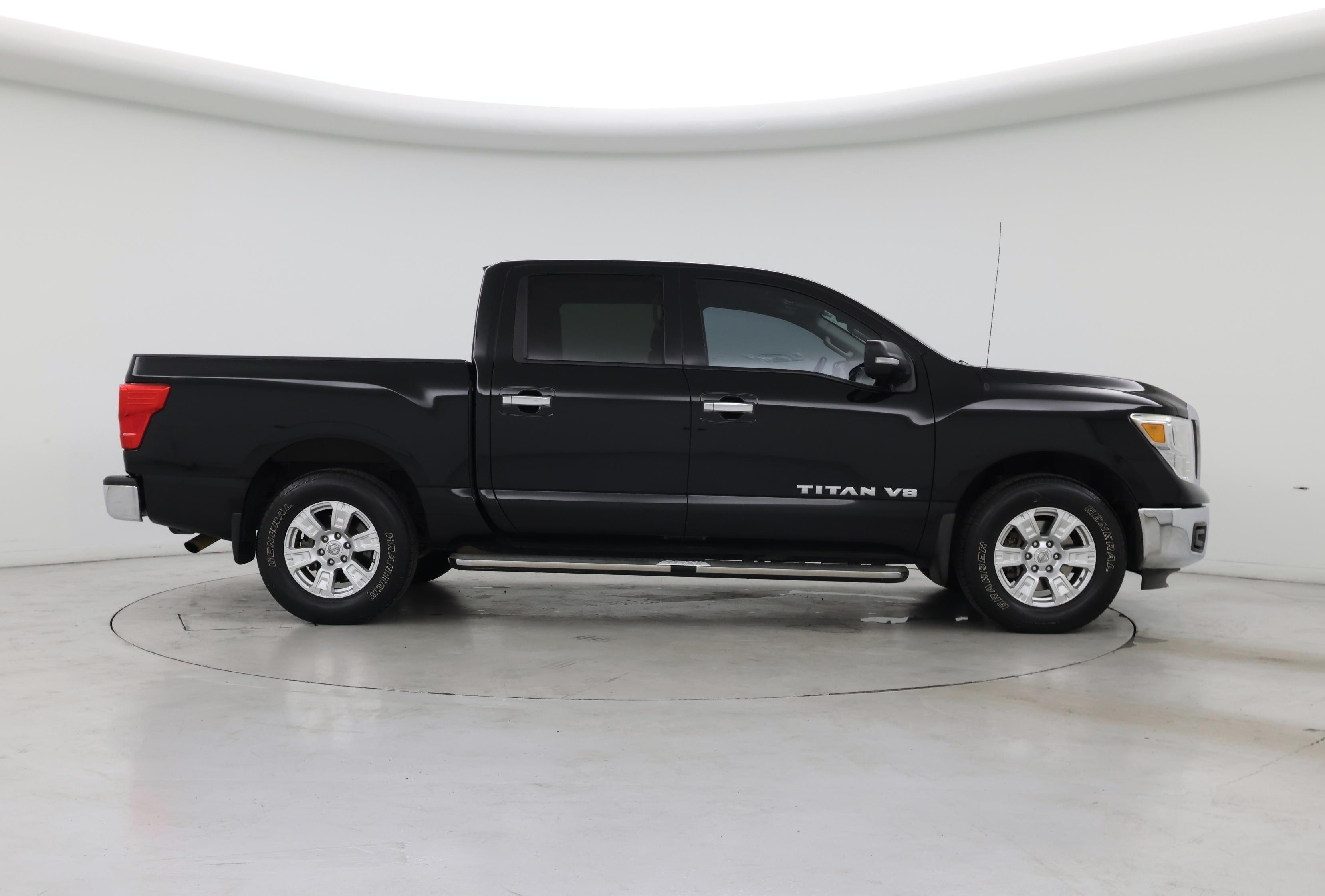Thumbnail: 2018 Nissan Titan - 7