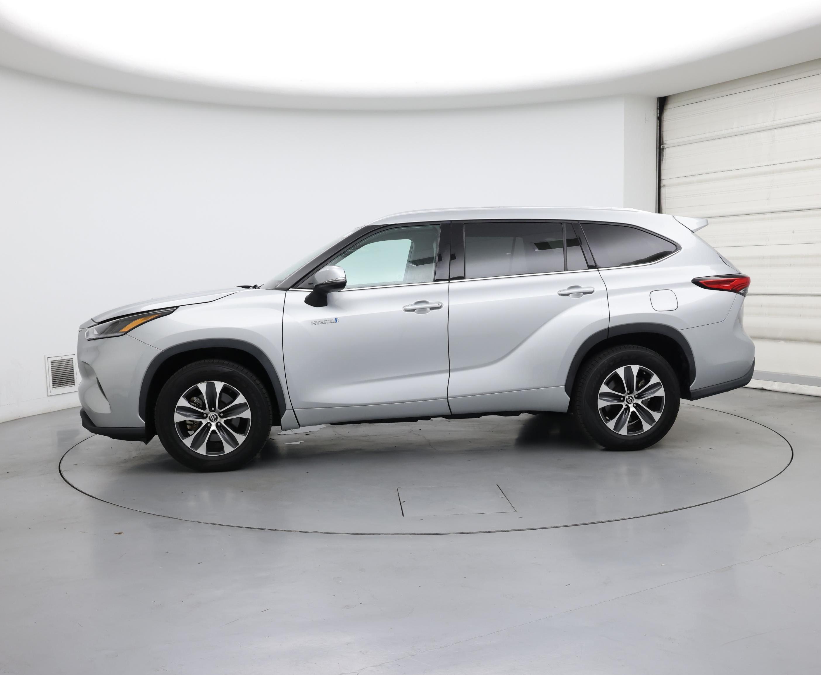 Thumbnail: 2021 Toyota Highlander - 3