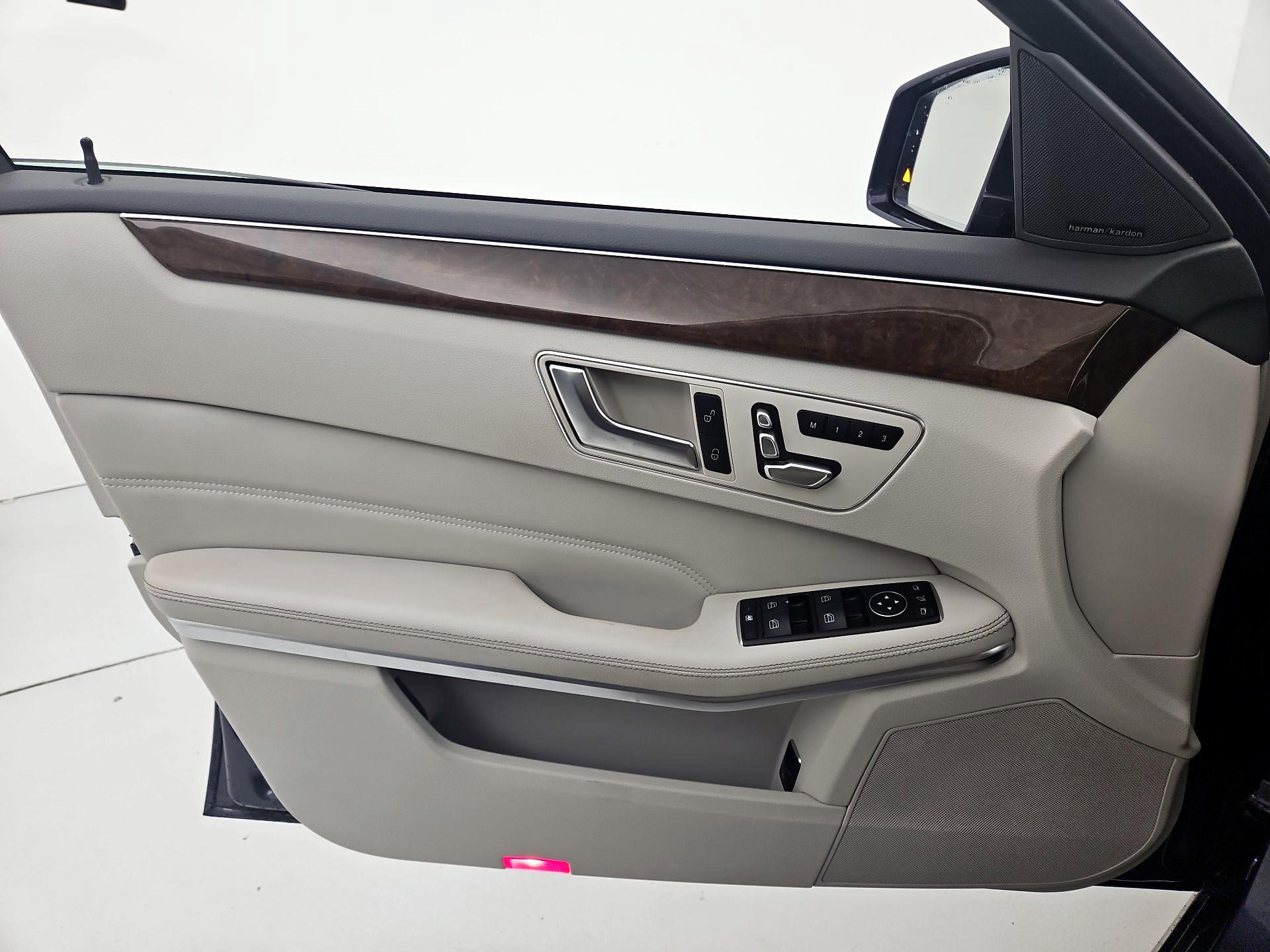 Thumbnail: 2016 Mercedes-Benz E-Class - 12
