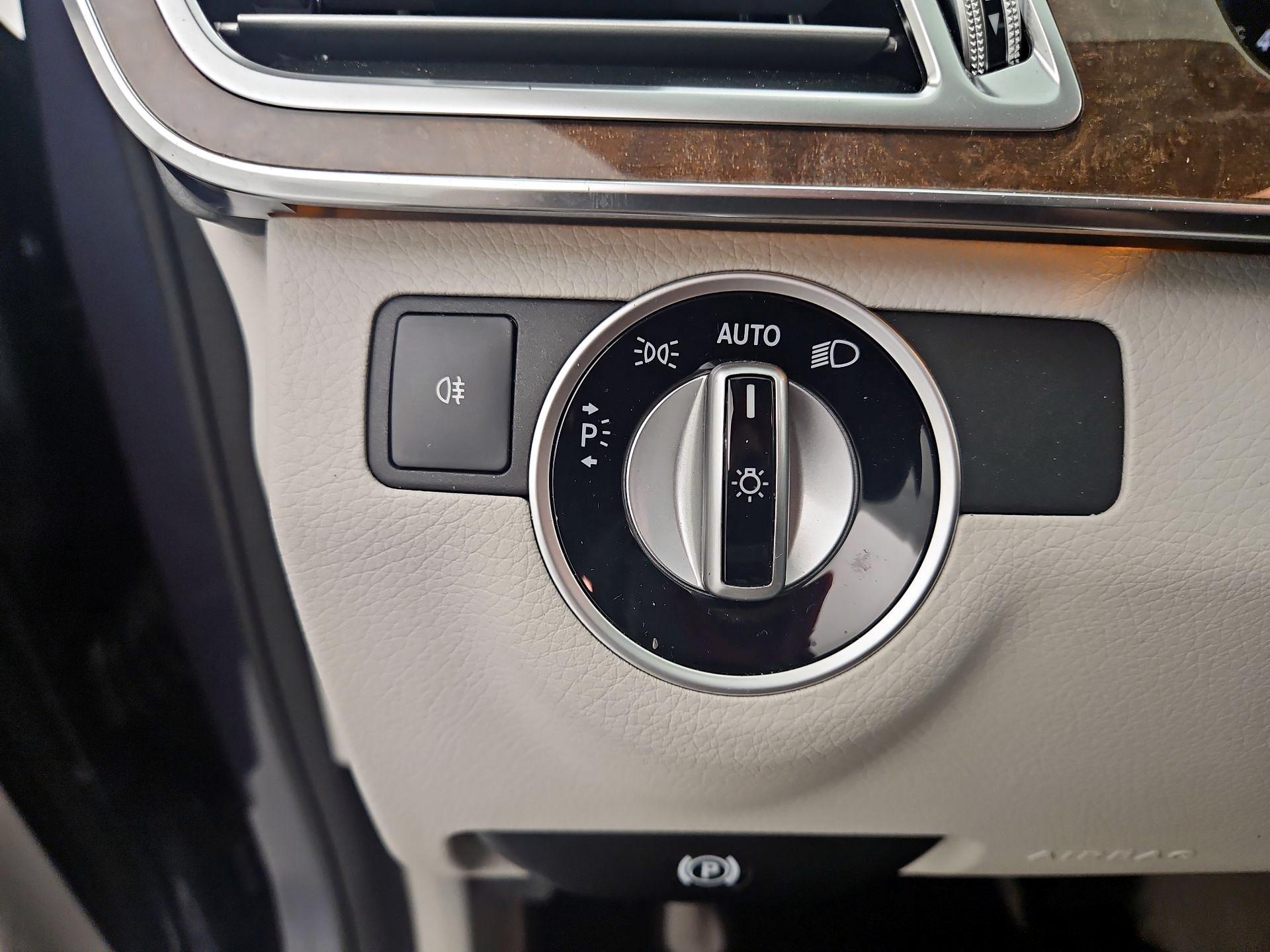 Thumbnail: 2016 Mercedes-Benz E-Class - 13