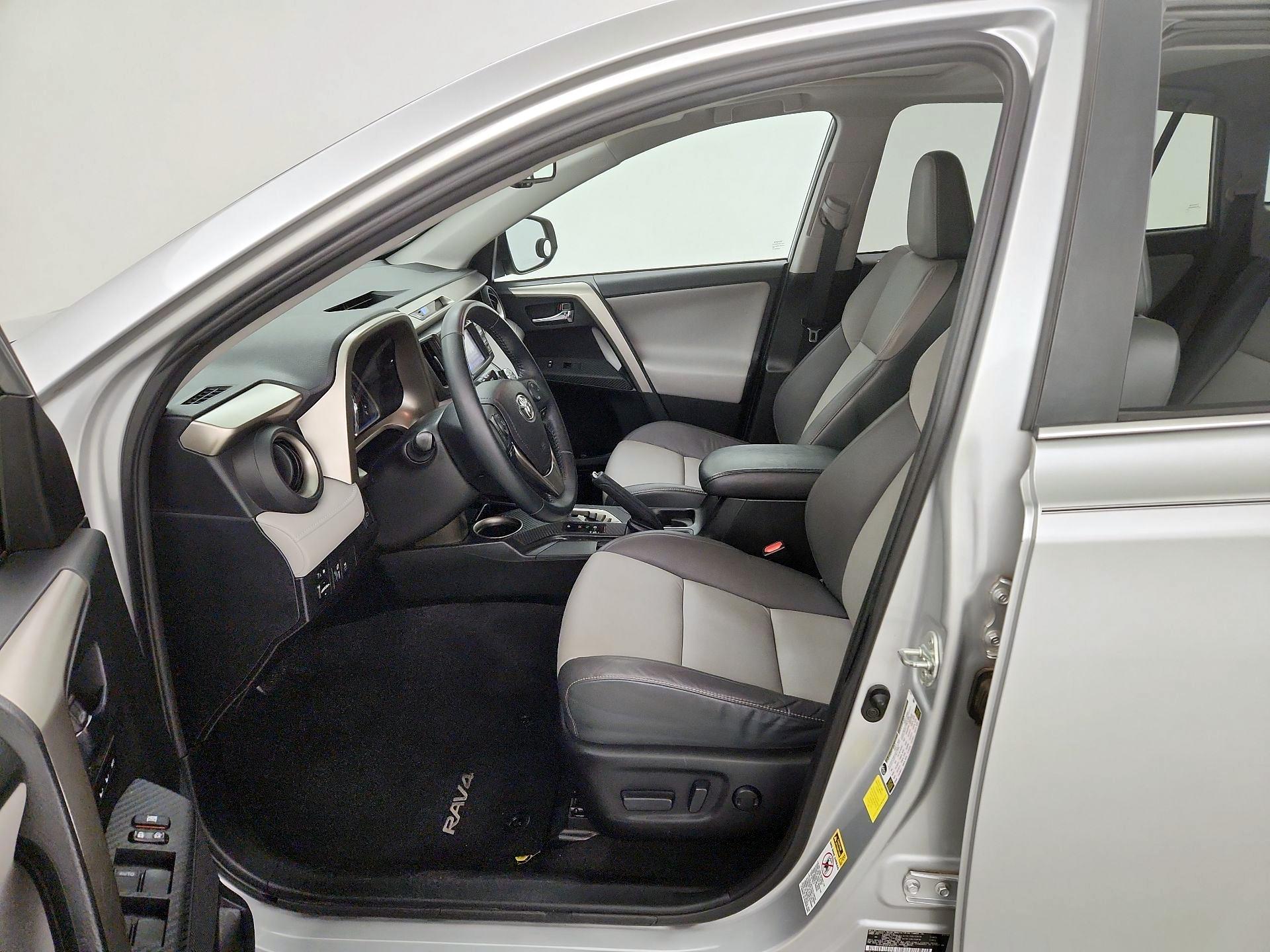 Thumbnail: 2015 Toyota RAV4 - 11