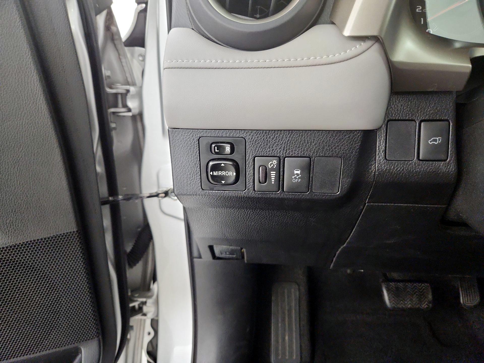 Thumbnail: 2015 Toyota RAV4 - 13