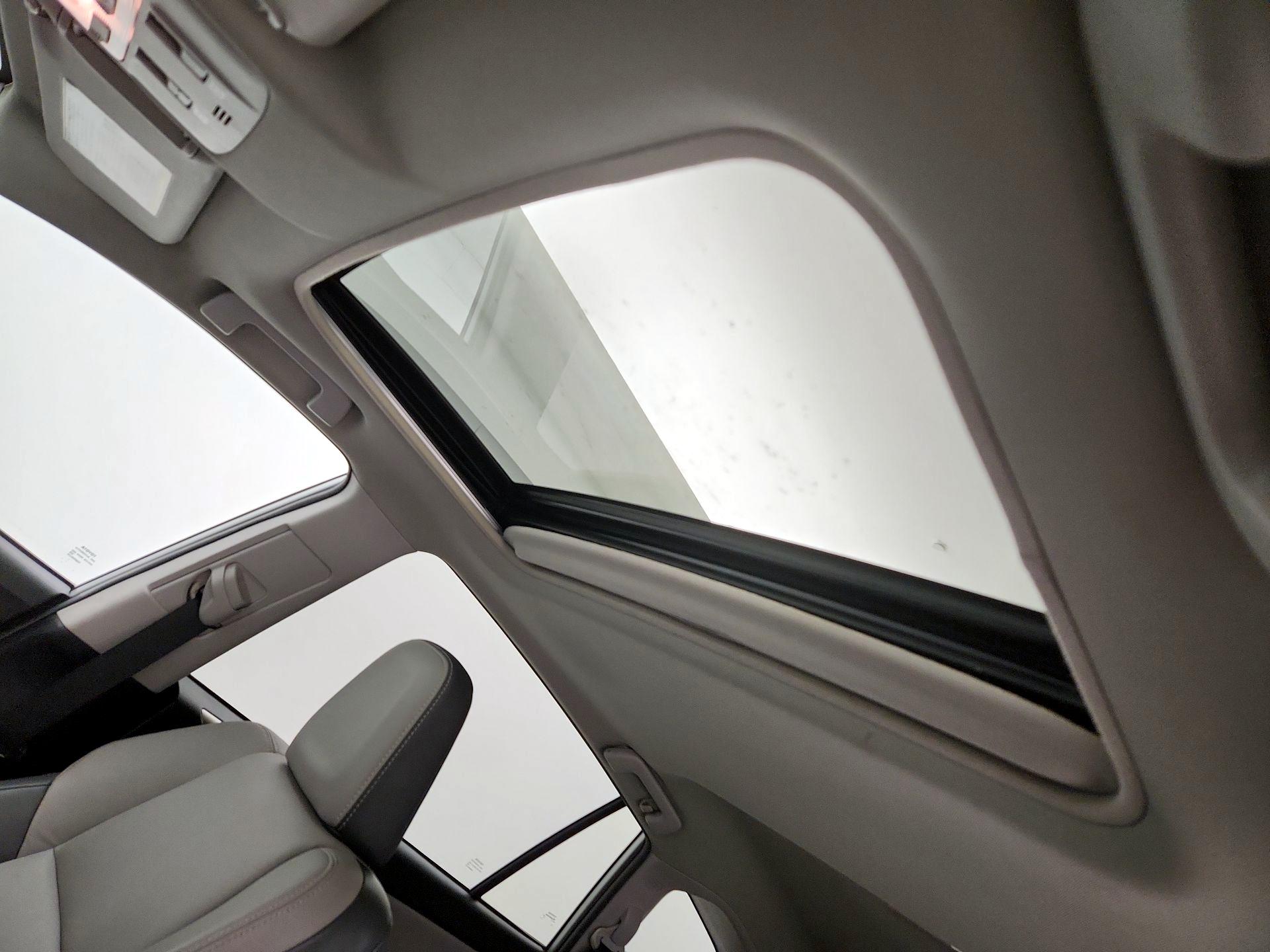 Thumbnail: 2015 Toyota RAV4 - 19