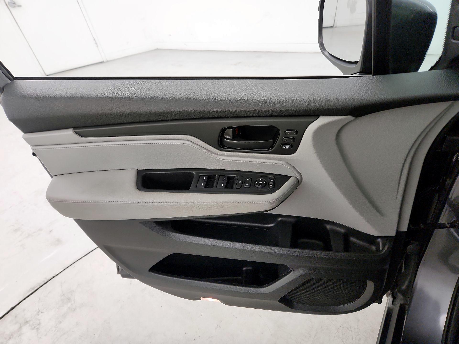 Thumbnail: 2018 Honda Odyssey - 12