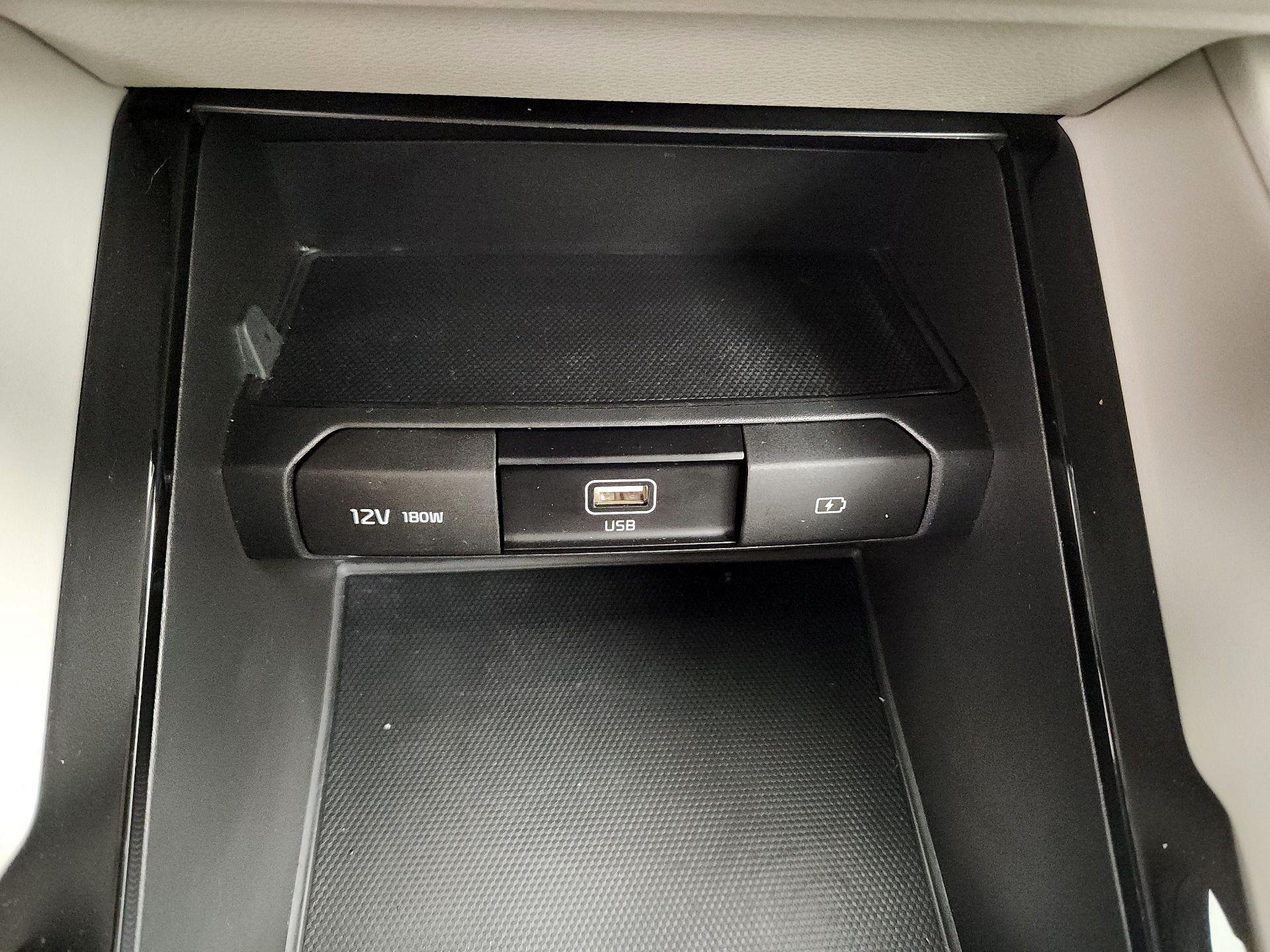 Thumbnail: 2020 Kia Telluride - 18