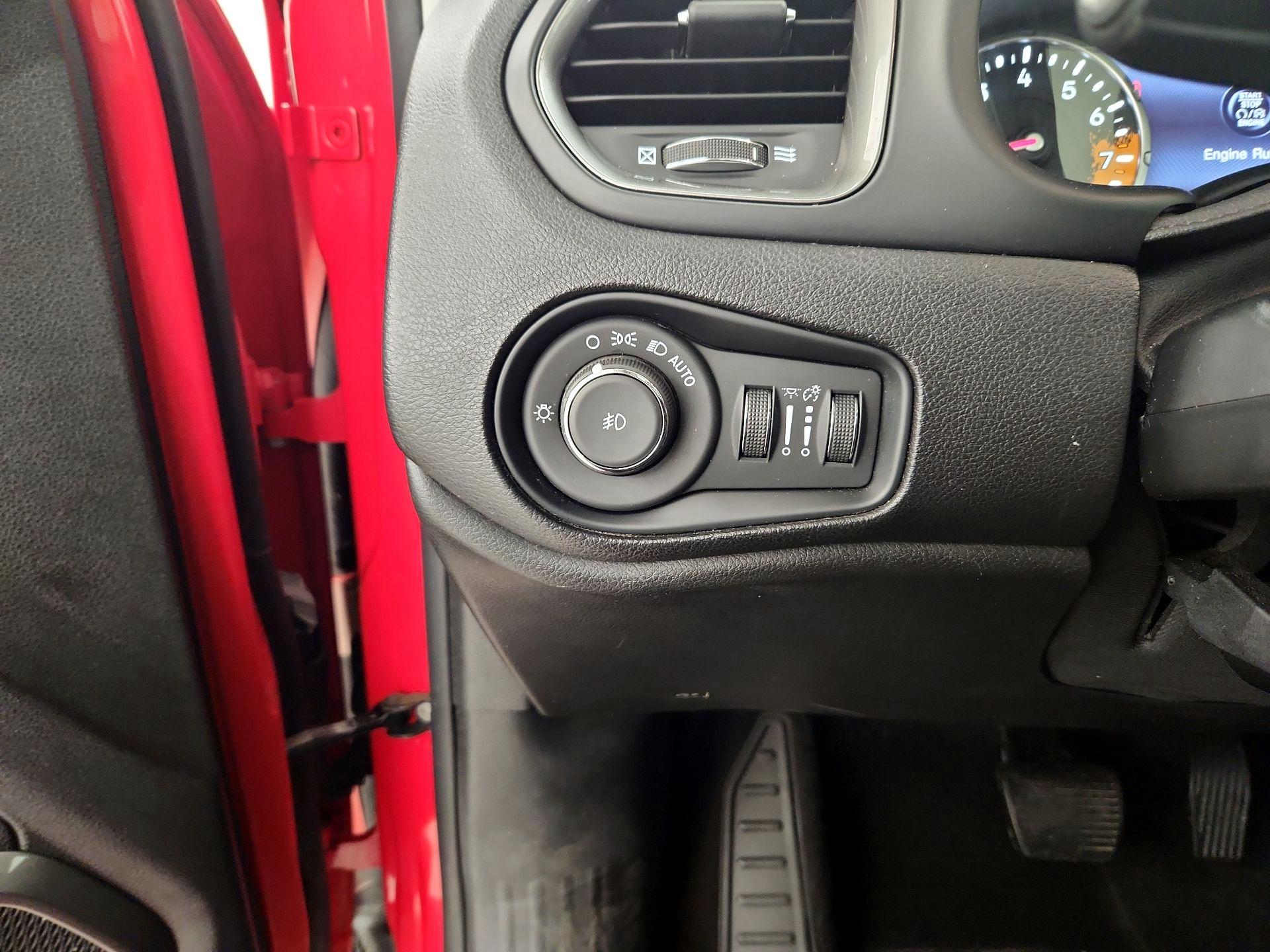 Thumbnail: 2018 Jeep Renegade - 13