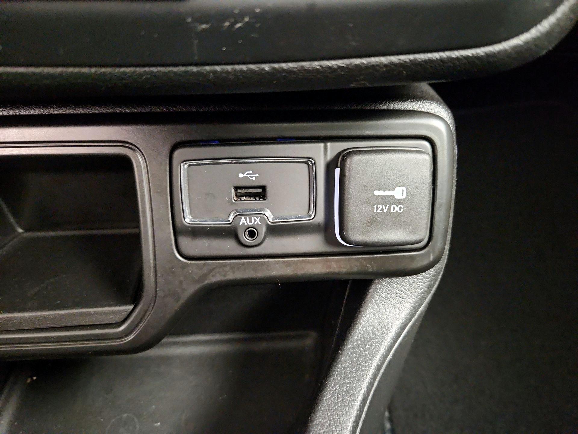Thumbnail: 2018 Jeep Renegade - 19