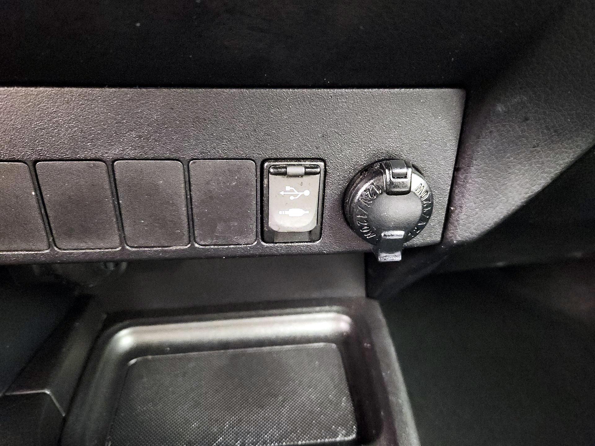 Thumbnail: 2014 Toyota RAV4 - 18