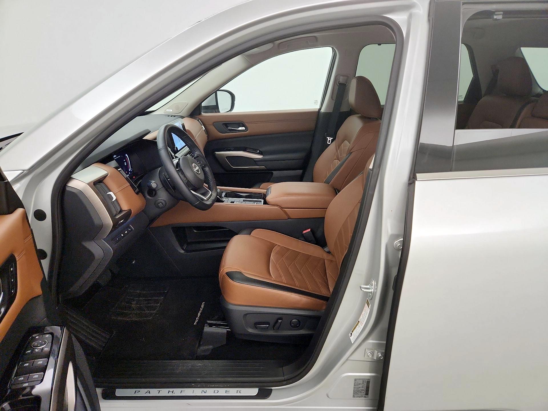 Thumbnail: 2023 Nissan Pathfinder - 11