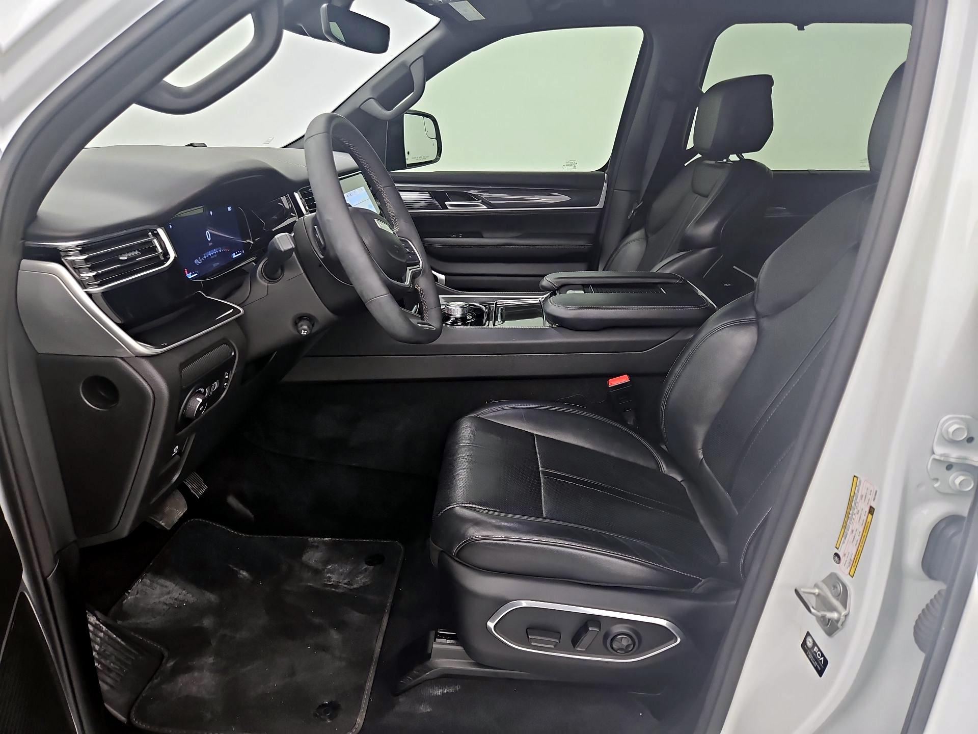 Thumbnail: 2023 Jeep Wagoneer - 11