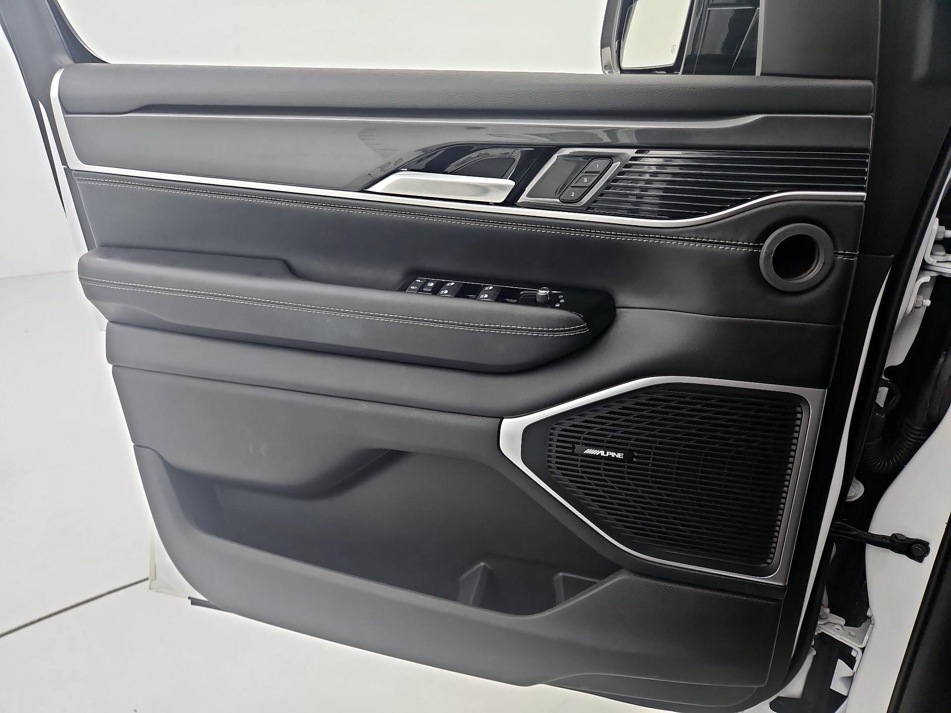 Thumbnail: 2023 Jeep Wagoneer - 12