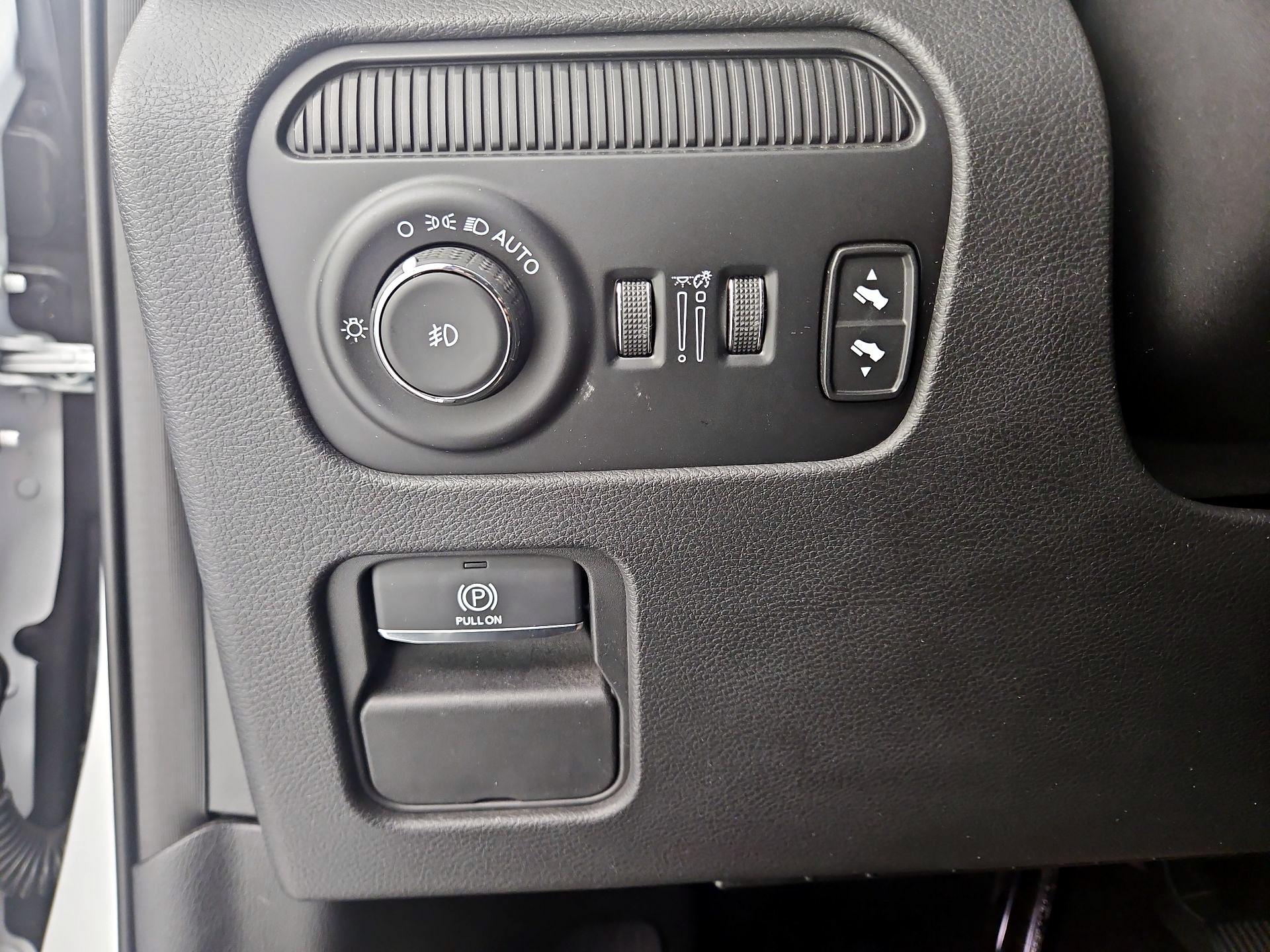 Thumbnail: 2023 Jeep Wagoneer - 13