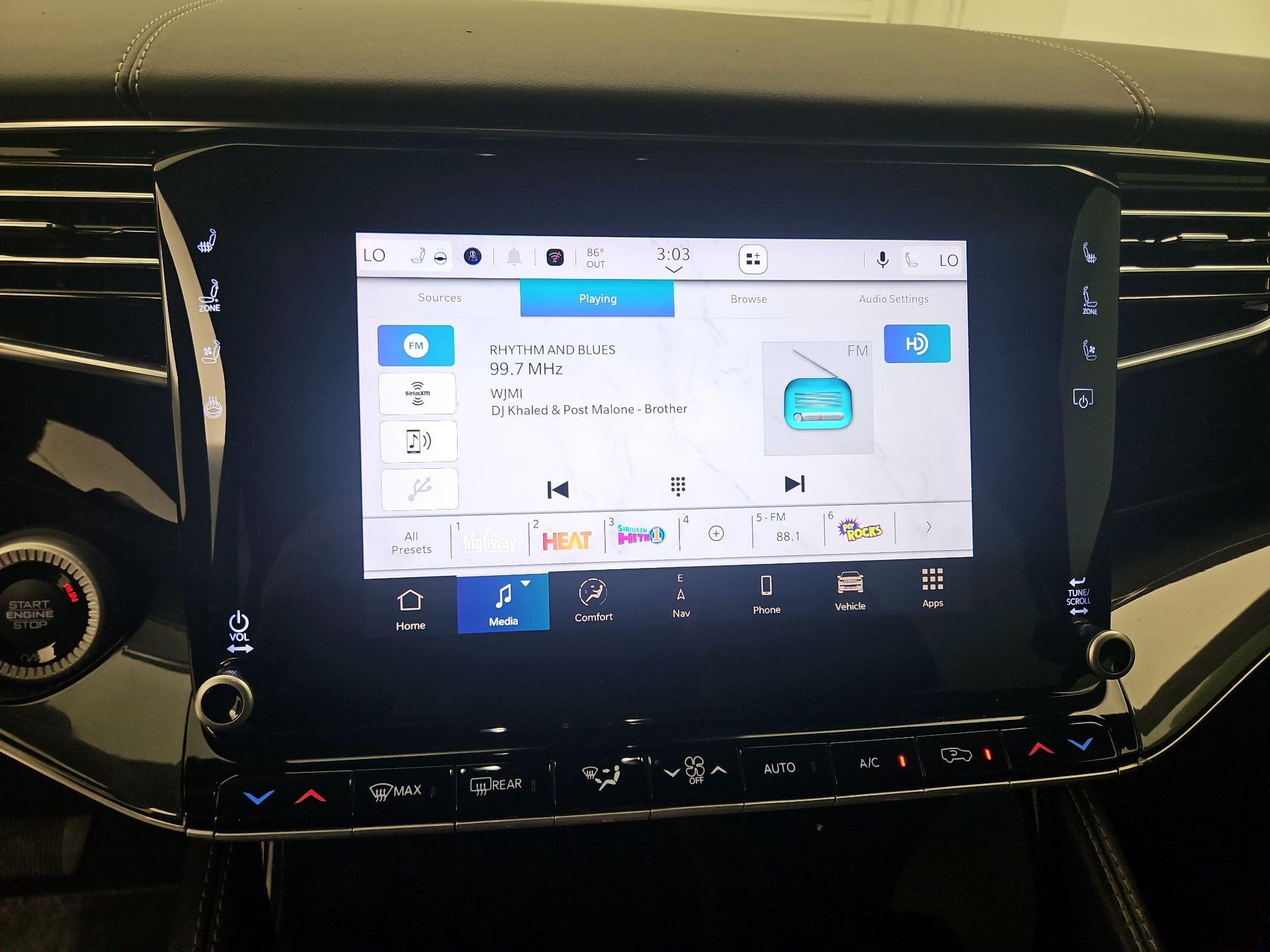 Thumbnail: 2023 Jeep Wagoneer - 16