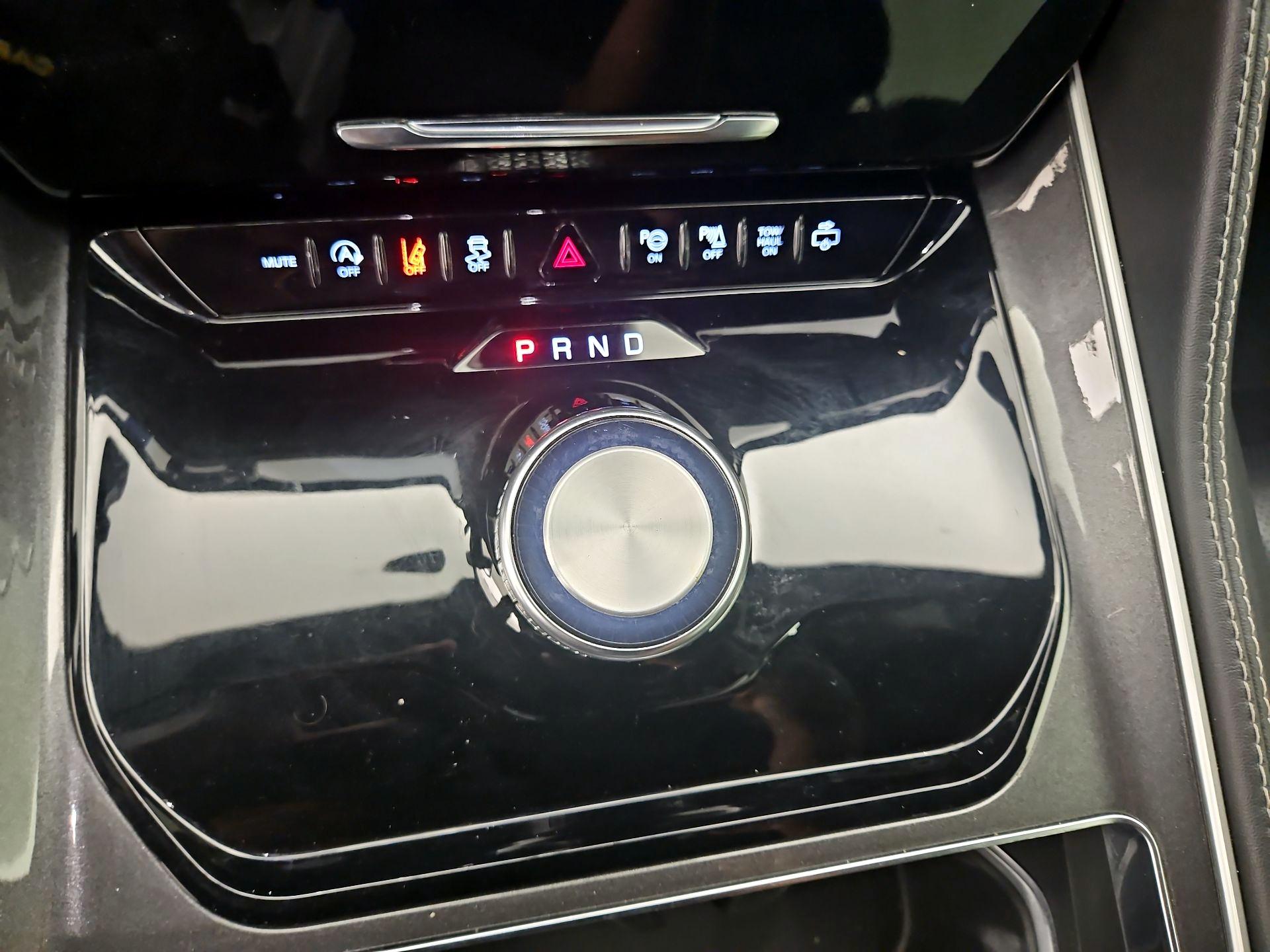 Thumbnail: 2023 Jeep Wagoneer - 18