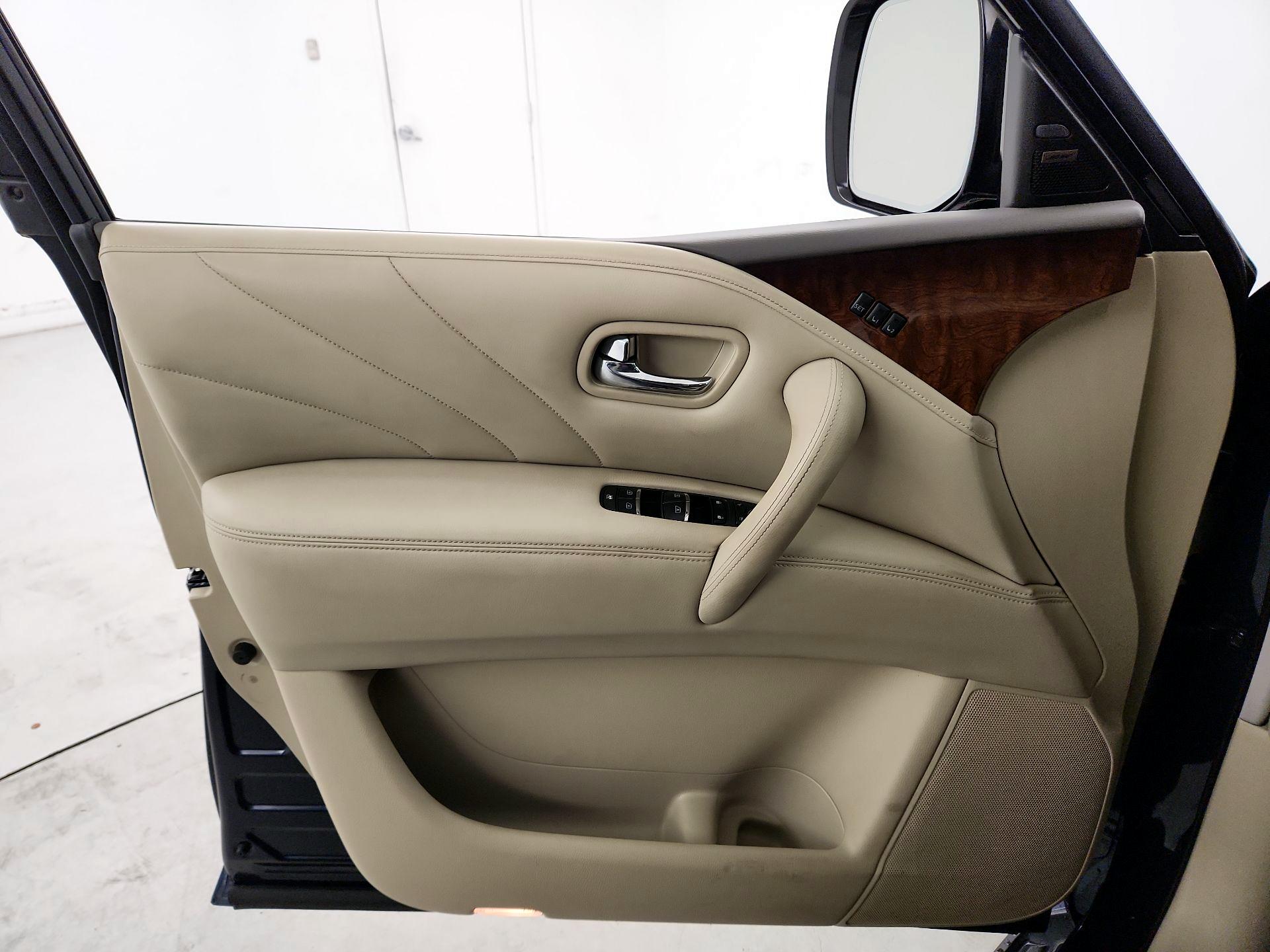 Thumbnail: 2017 INFINITI QX80 - 12