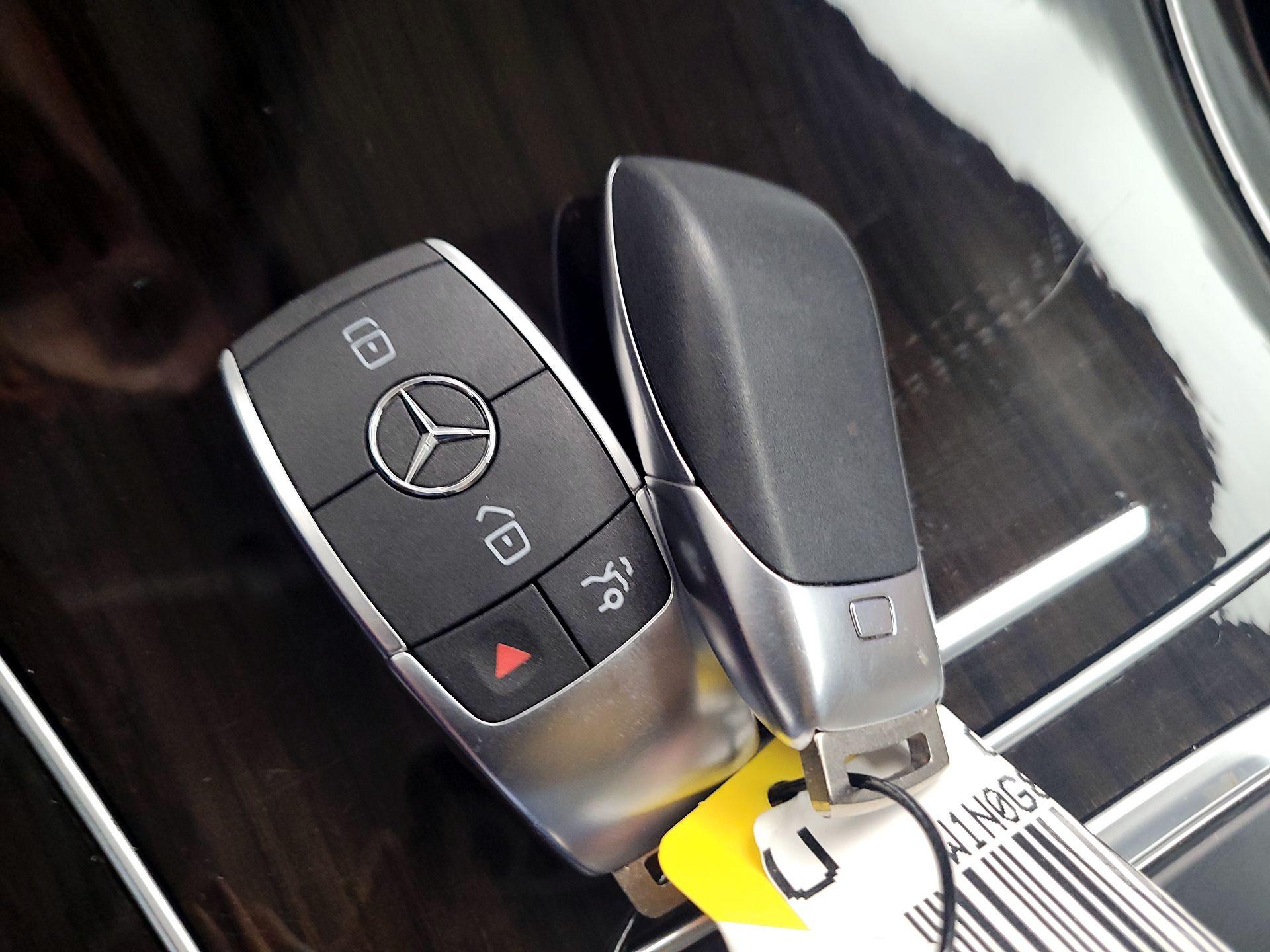 Thumbnail: 2022 Mercedes-Benz GLC - 18