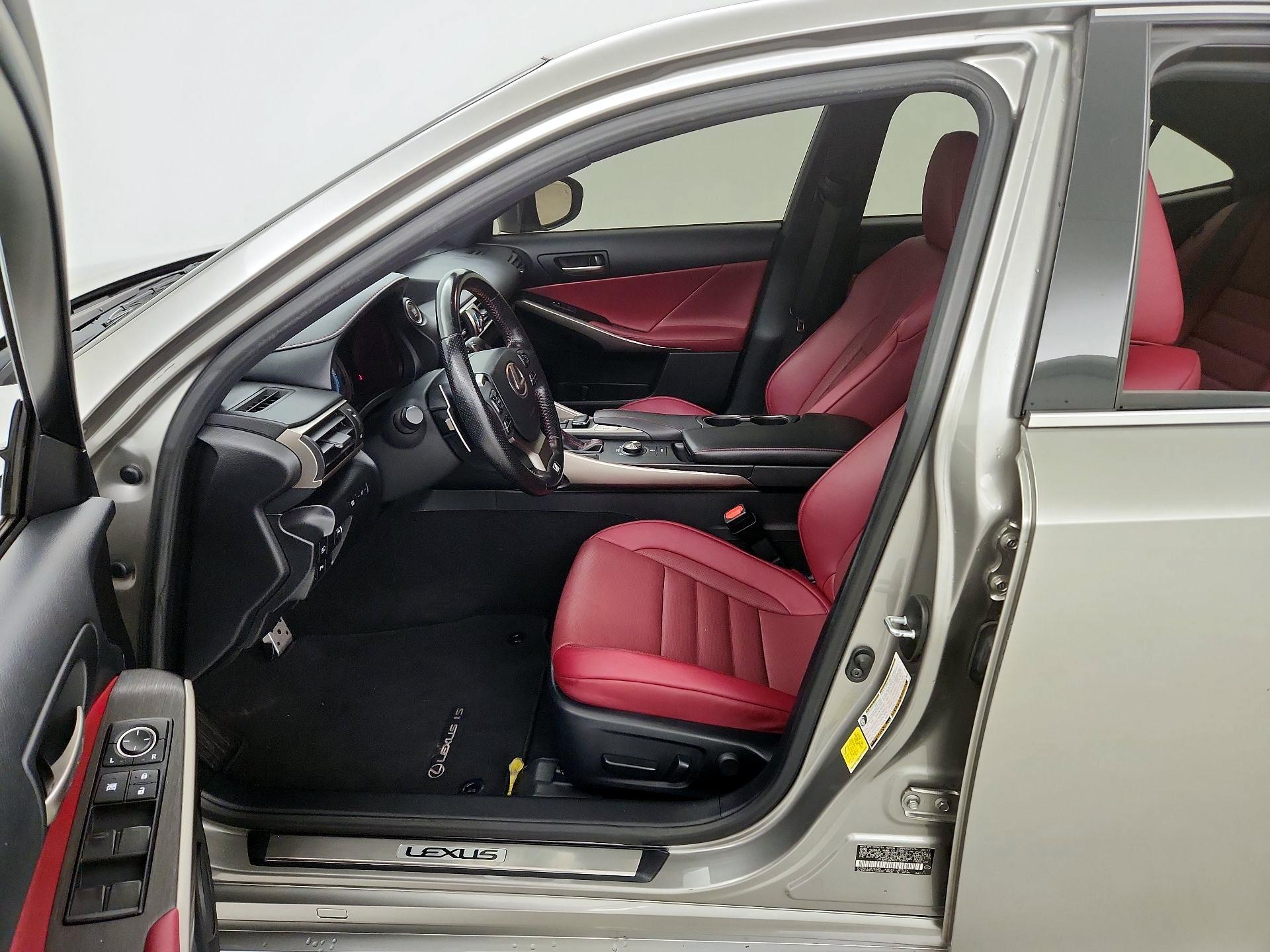 Thumbnail: 2019 Lexus IS - 11