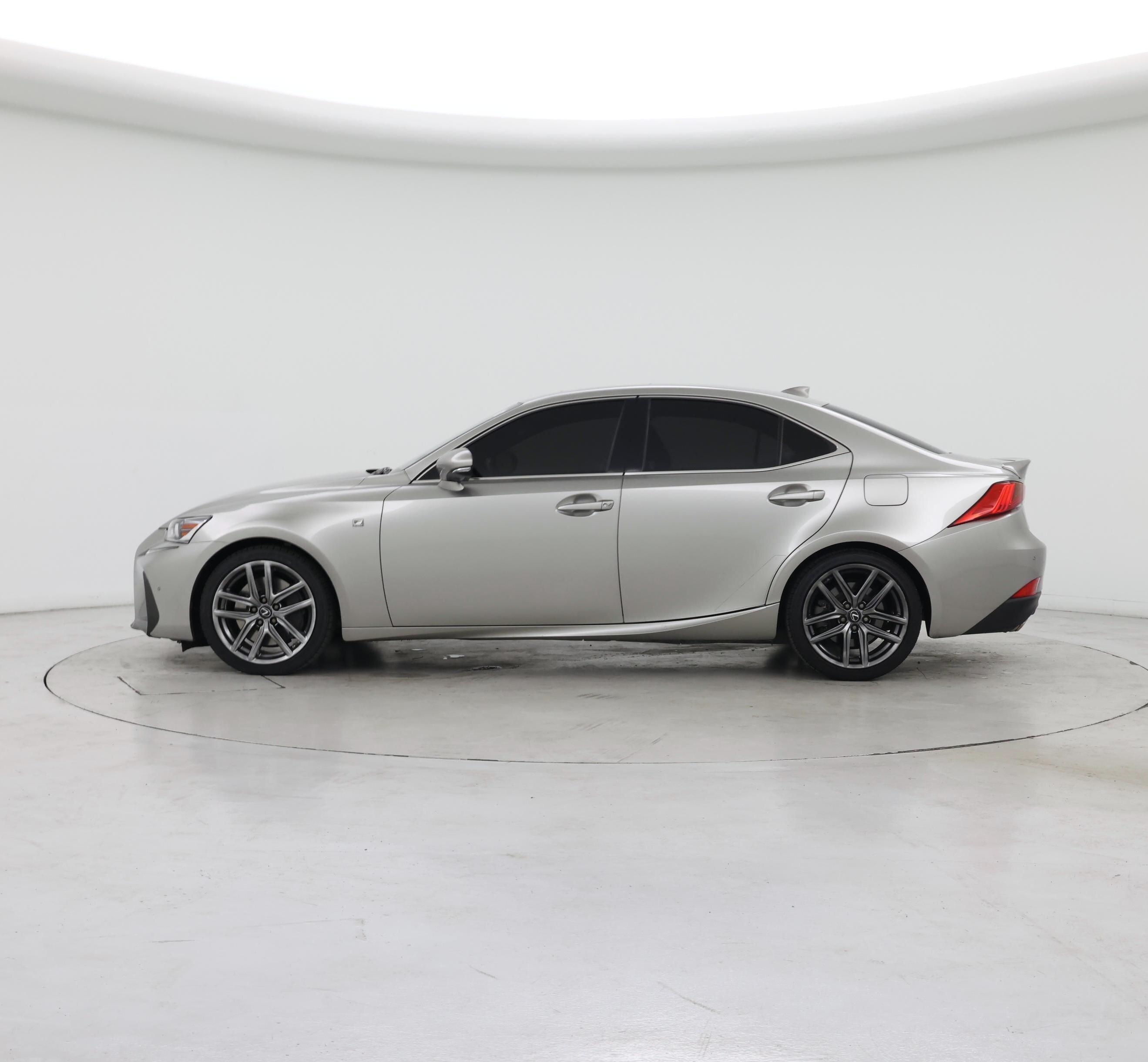 Thumbnail: 2019 Lexus IS - 3