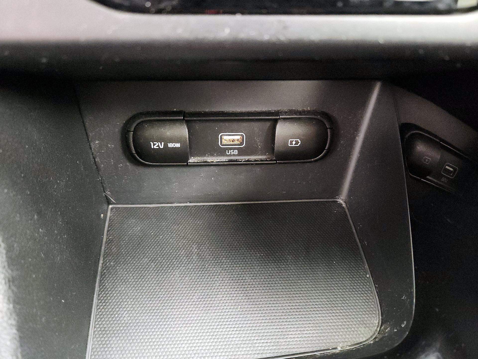 Thumbnail: 2020 Kia Niro - 18