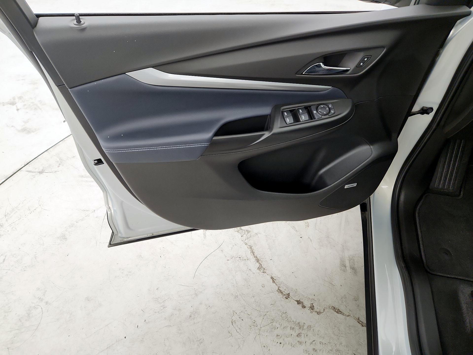 Thumbnail: 2023 Chevrolet Bolt EUV - 12