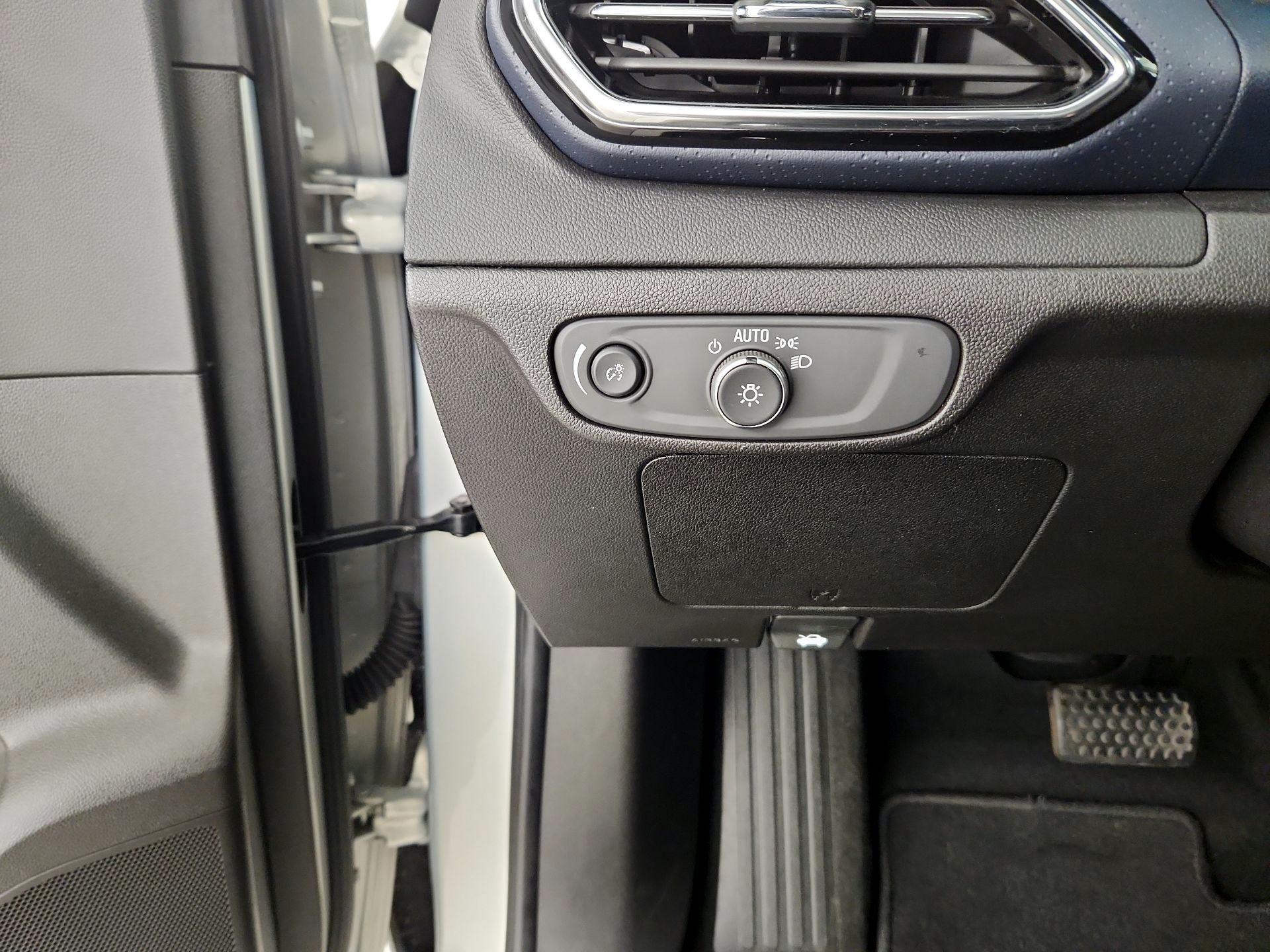 Thumbnail: 2023 Chevrolet Bolt EUV - 13