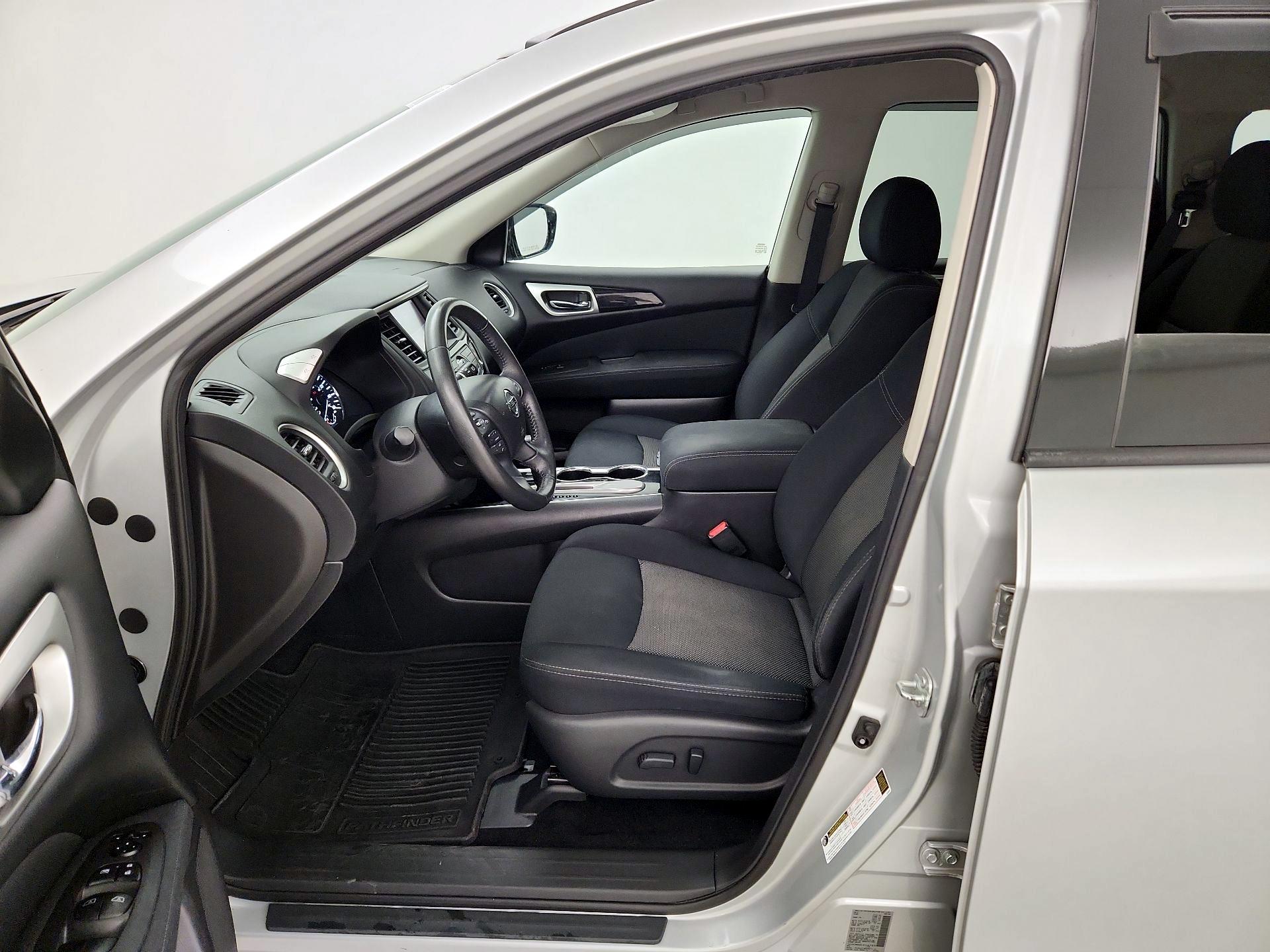 Thumbnail: 2017 Nissan Pathfinder - 11