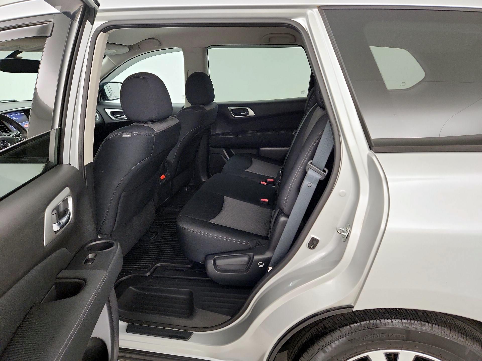 Thumbnail: 2017 Nissan Pathfinder - 19