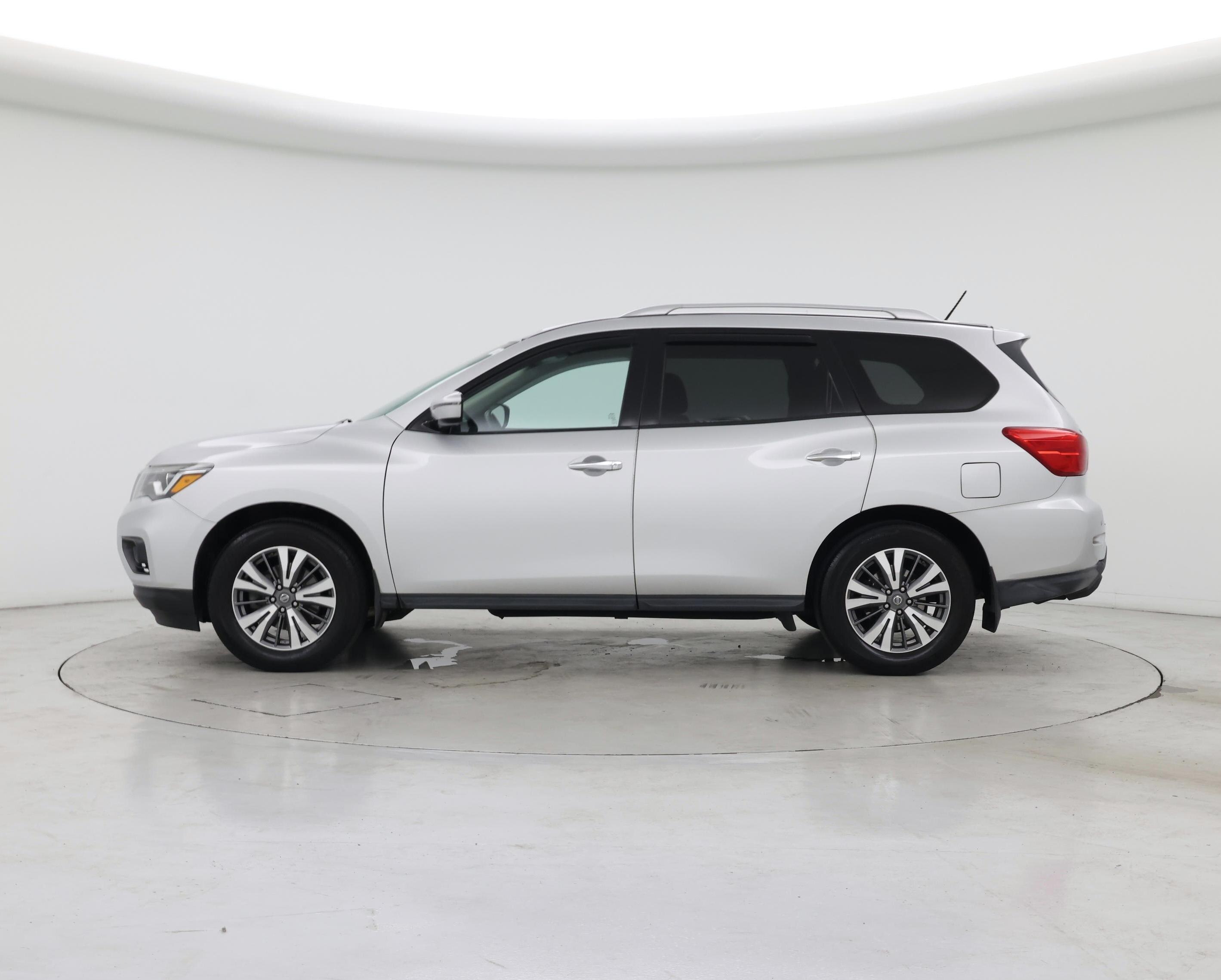 Thumbnail: 2017 Nissan Pathfinder - 3