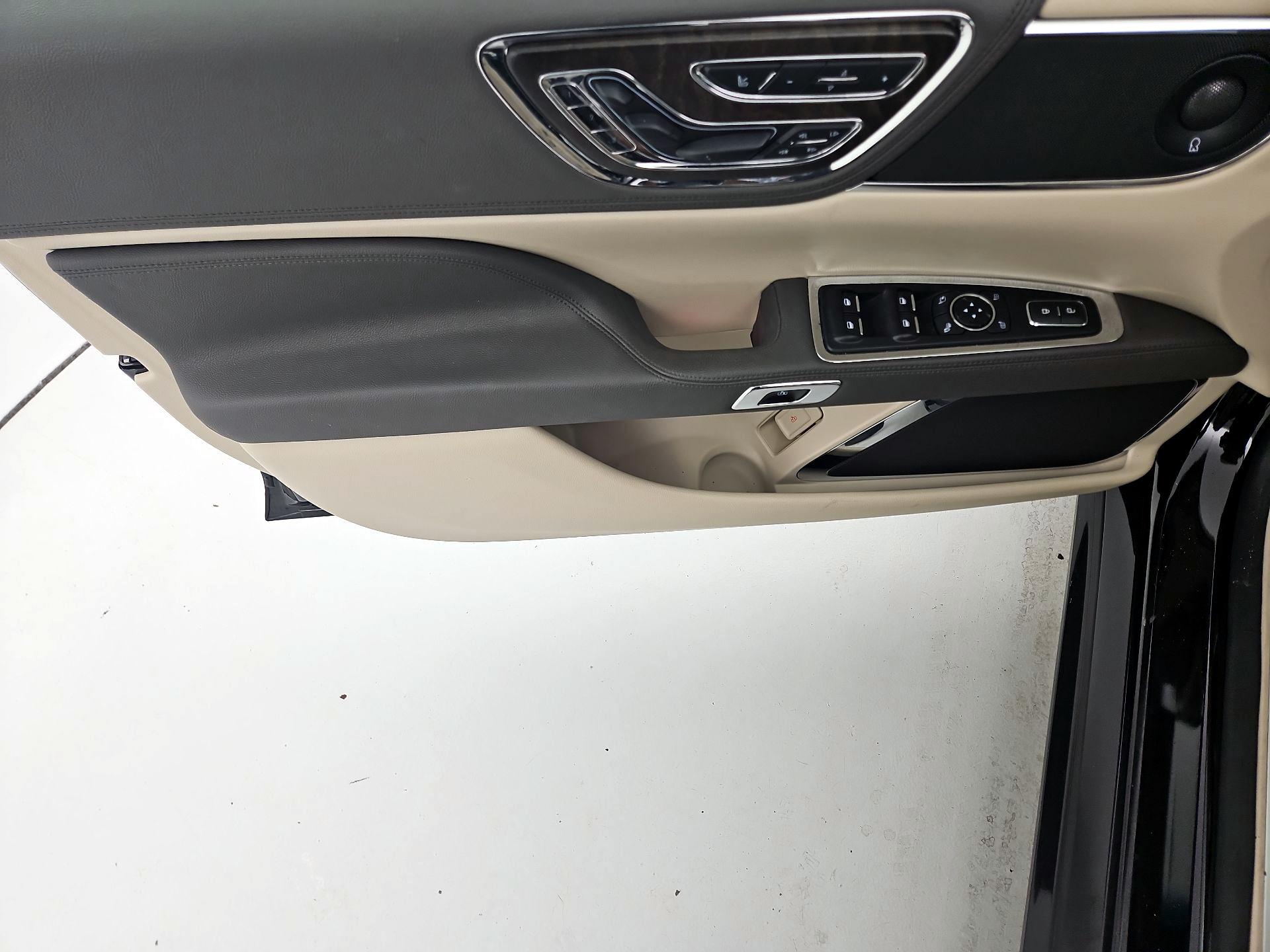 Thumbnail: 2019 Lincoln Continental - 12