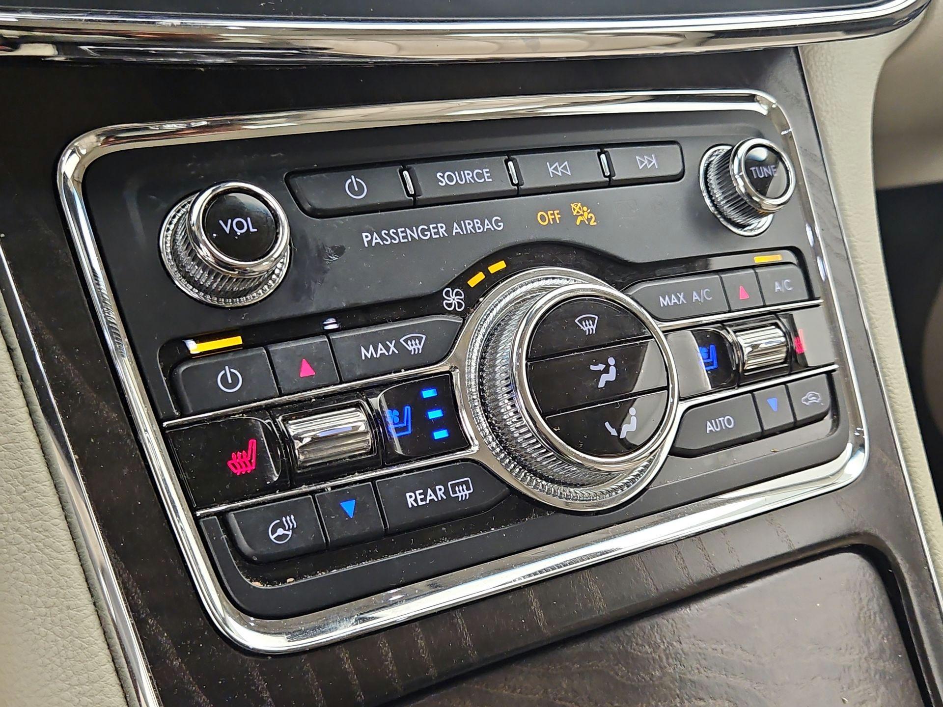 Thumbnail: 2019 Lincoln Continental - 17