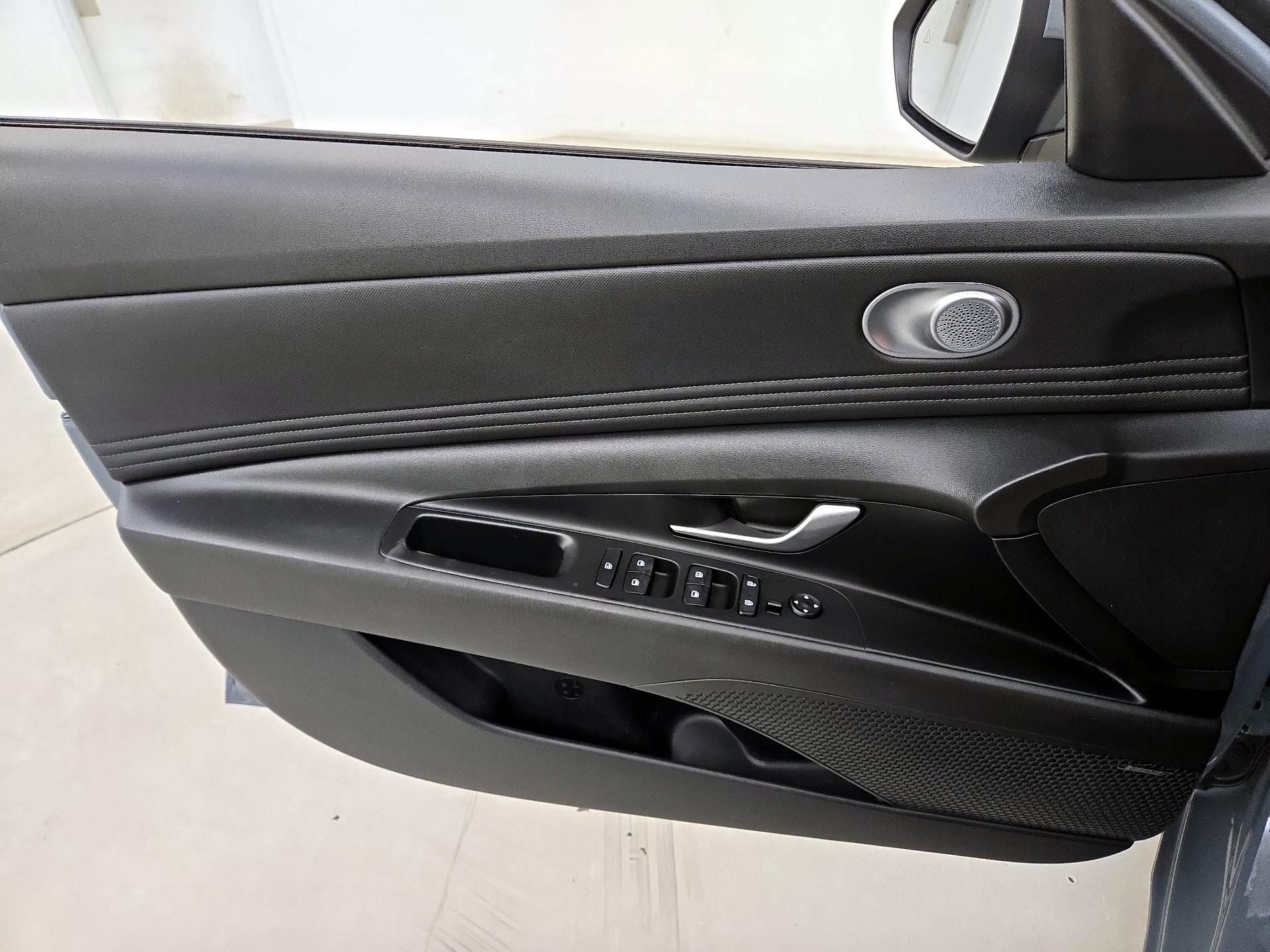 Thumbnail: 2021 Hyundai Elantra - 12