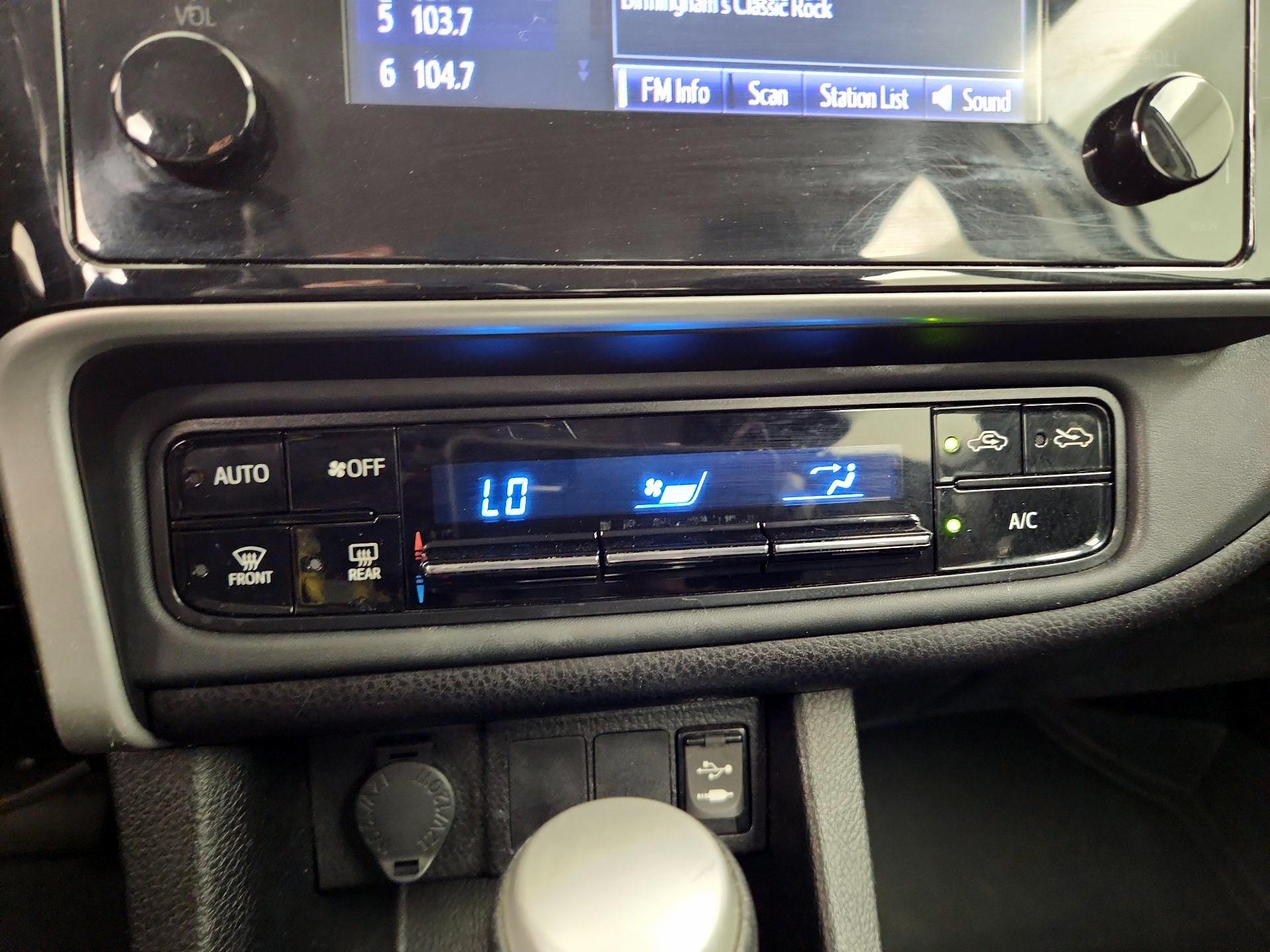 Thumbnail: 2019 Toyota Corolla - 16