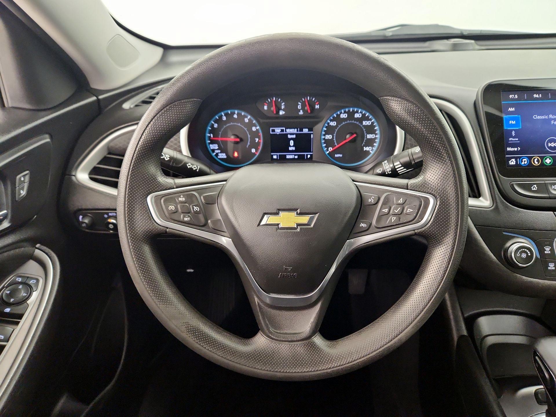 Thumbnail: 2022 Chevrolet Malibu - 10