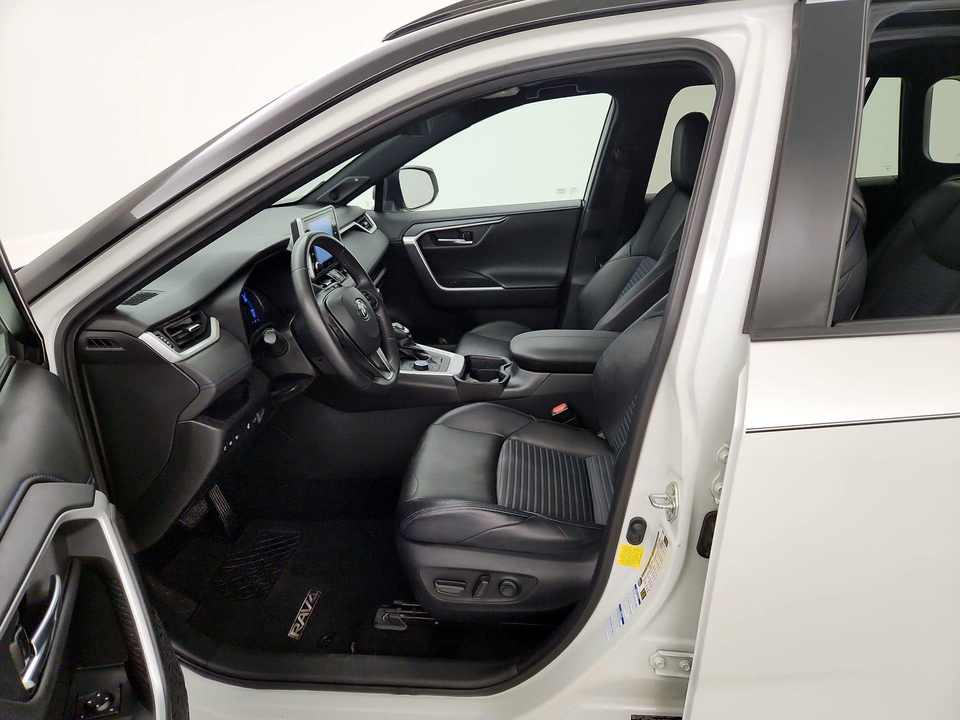 Thumbnail: 2021 Toyota RAV4 - 11