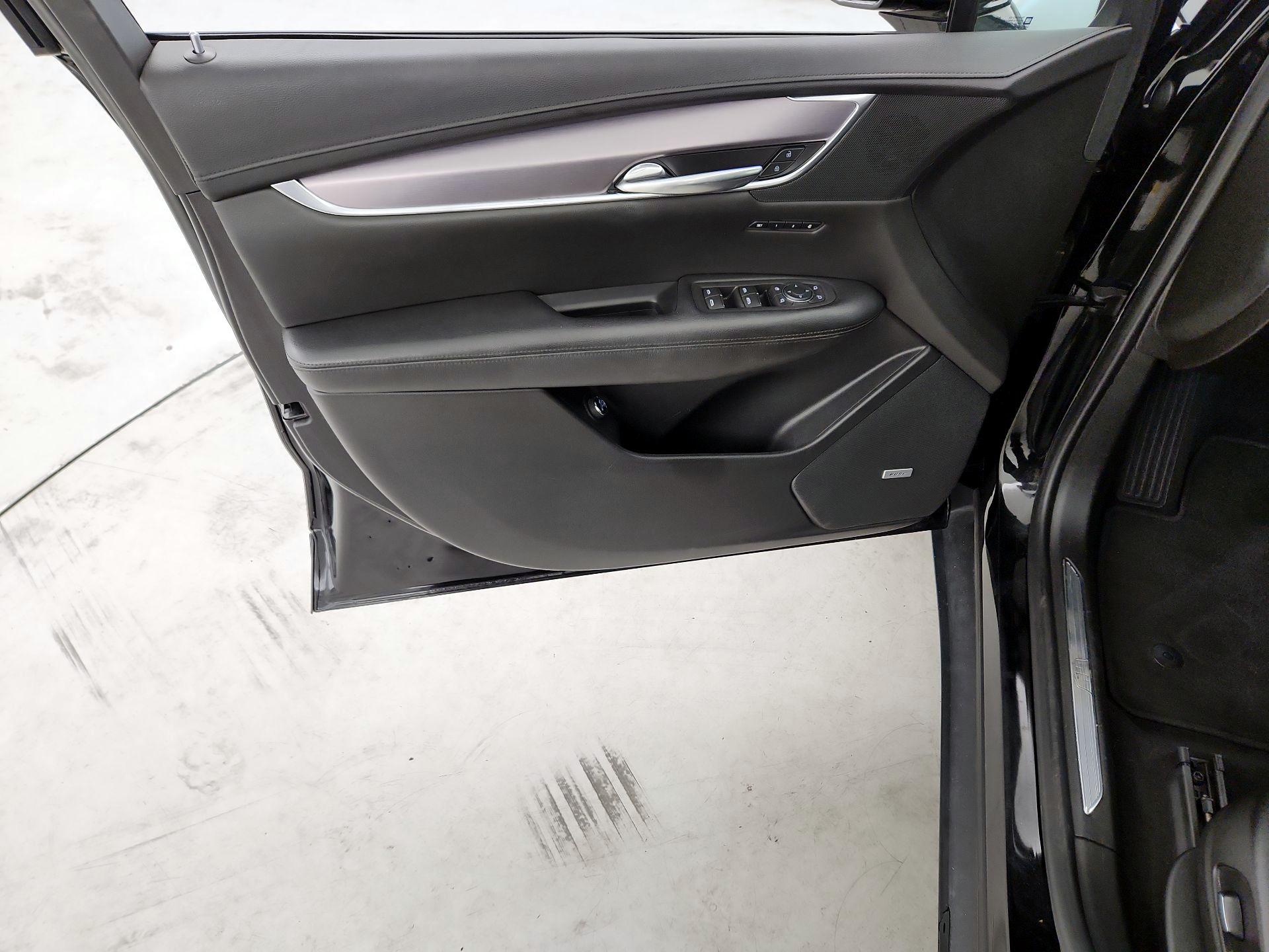 Thumbnail: 2019 Cadillac XT5 - 12