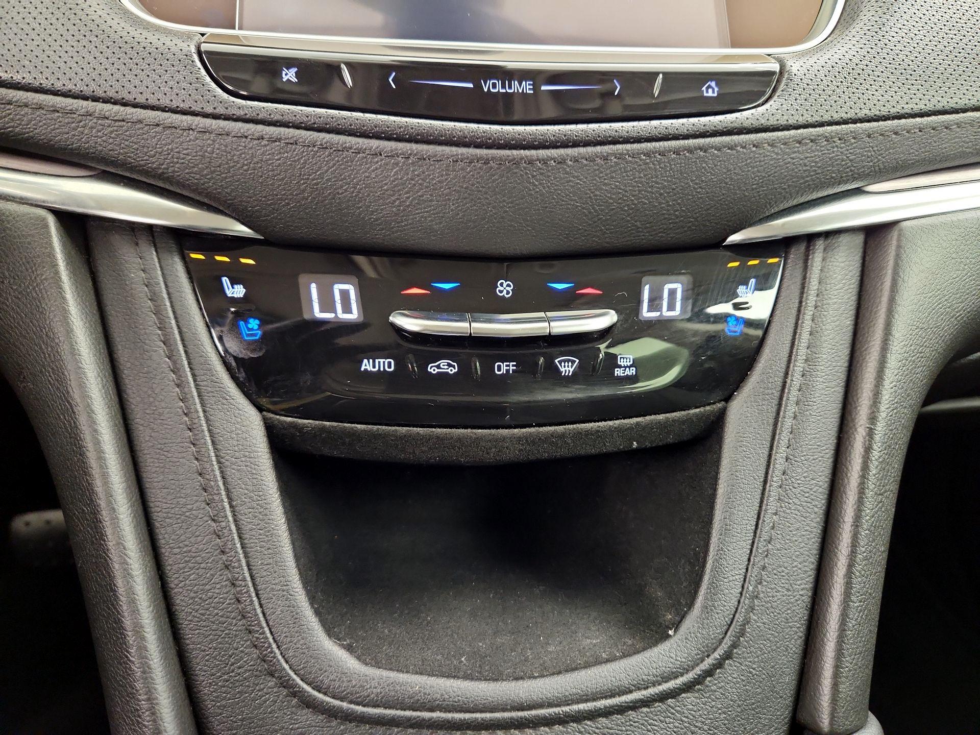 Thumbnail: 2019 Cadillac XT5 - 17