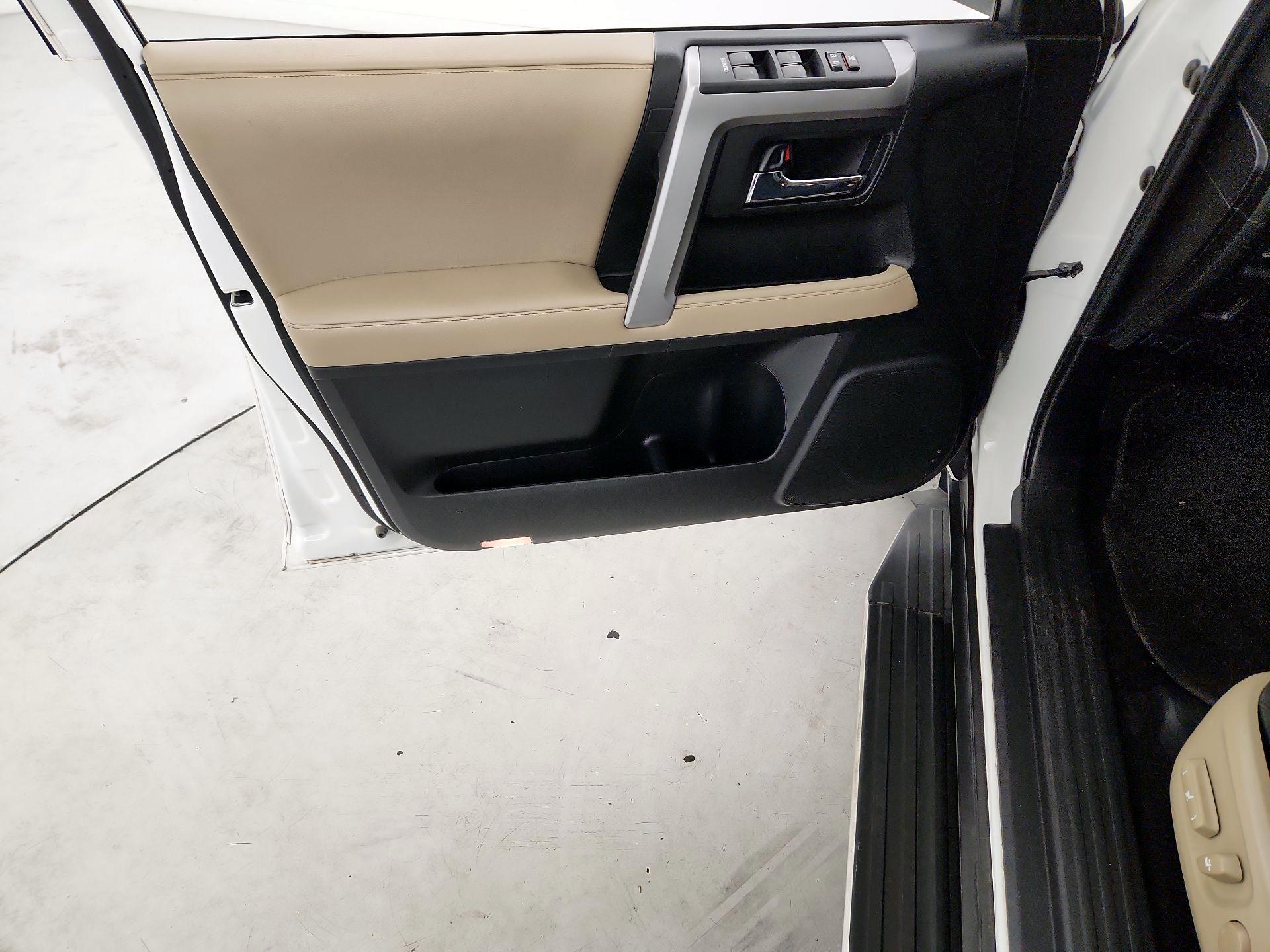 Thumbnail: 2016 Toyota 4Runner - 12