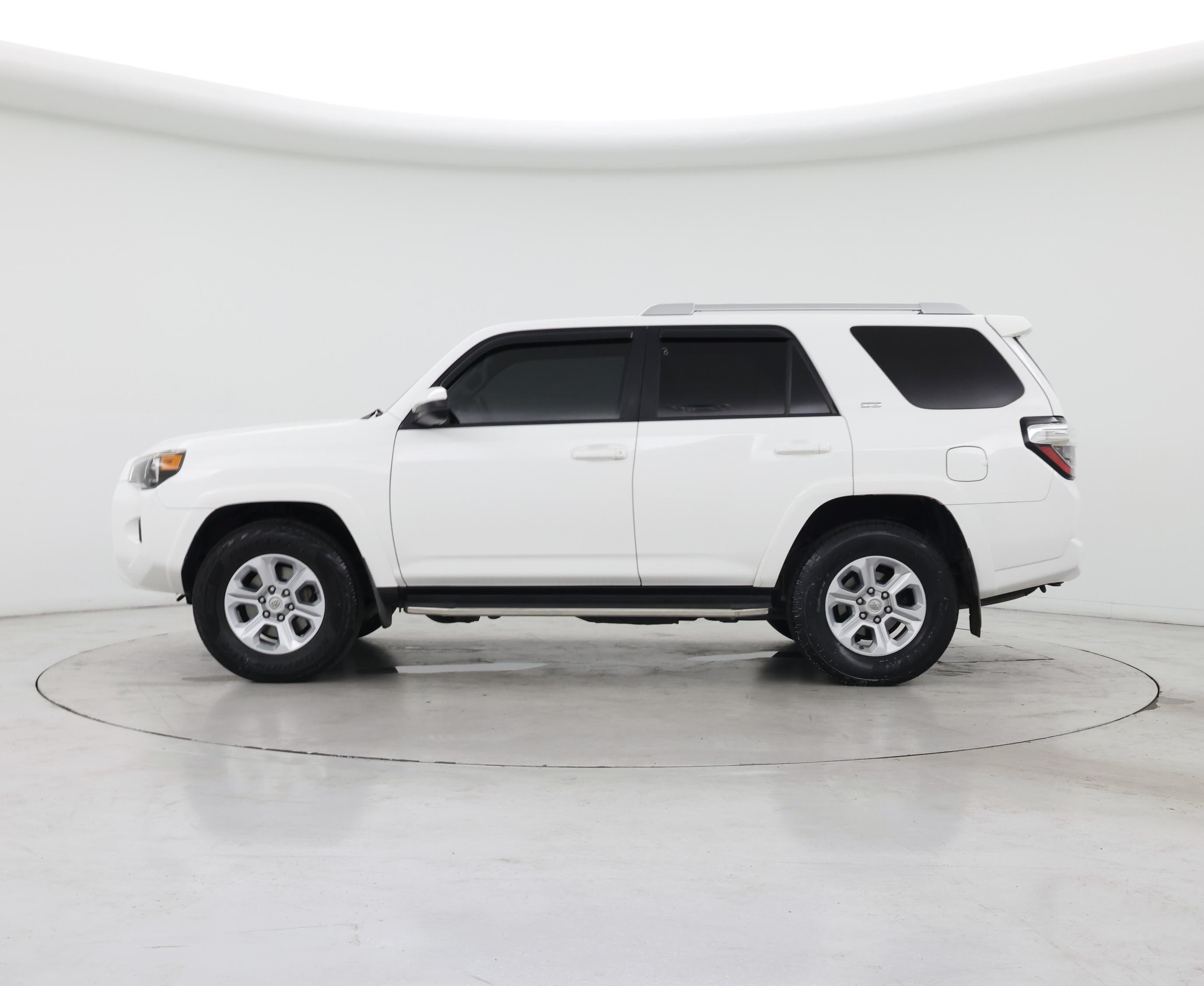 Thumbnail: 2016 Toyota 4Runner - 3