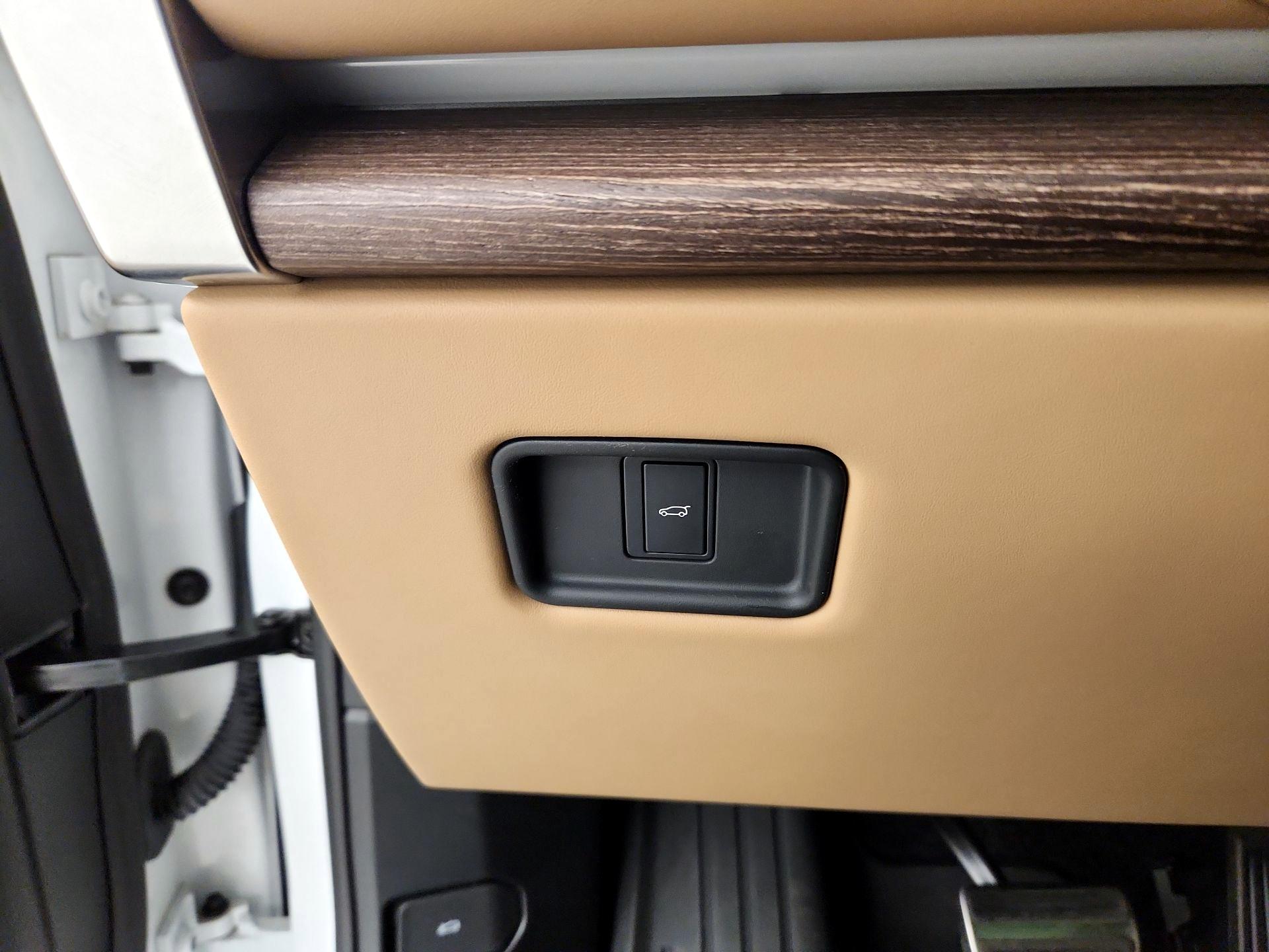 Thumbnail: 2023 Land Rover Range Rover - 13