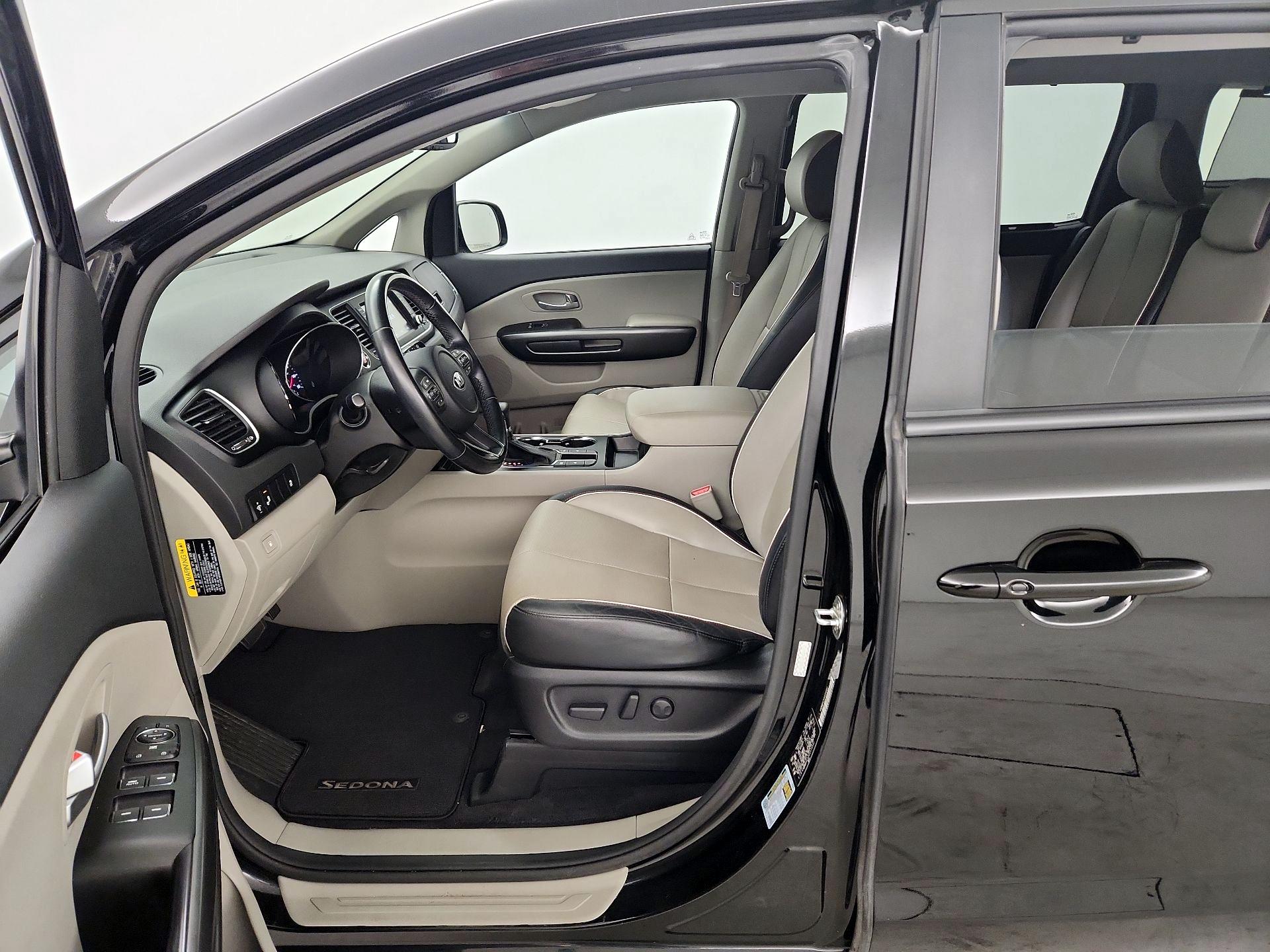 Thumbnail: 2019 Kia Sedona - 11