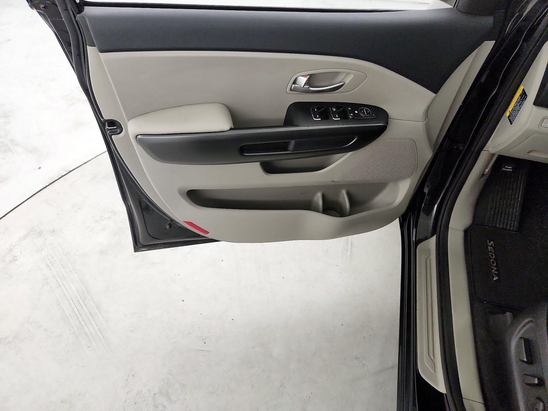 Thumbnail: 2019 Kia Sedona - 12