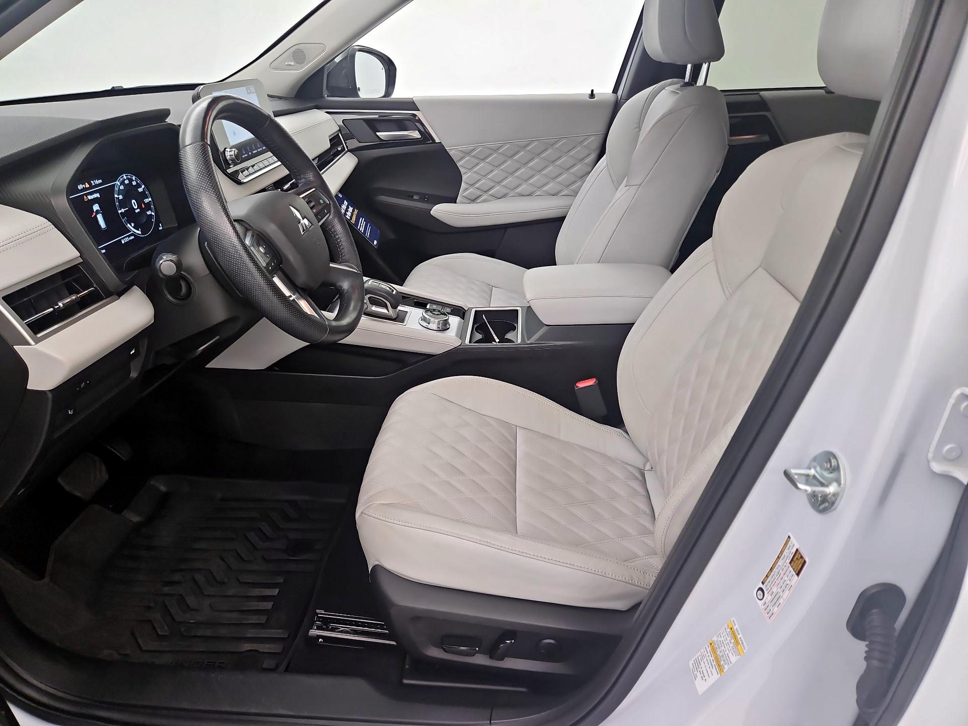 Thumbnail: 2024 Mitsubishi Outlander - 11