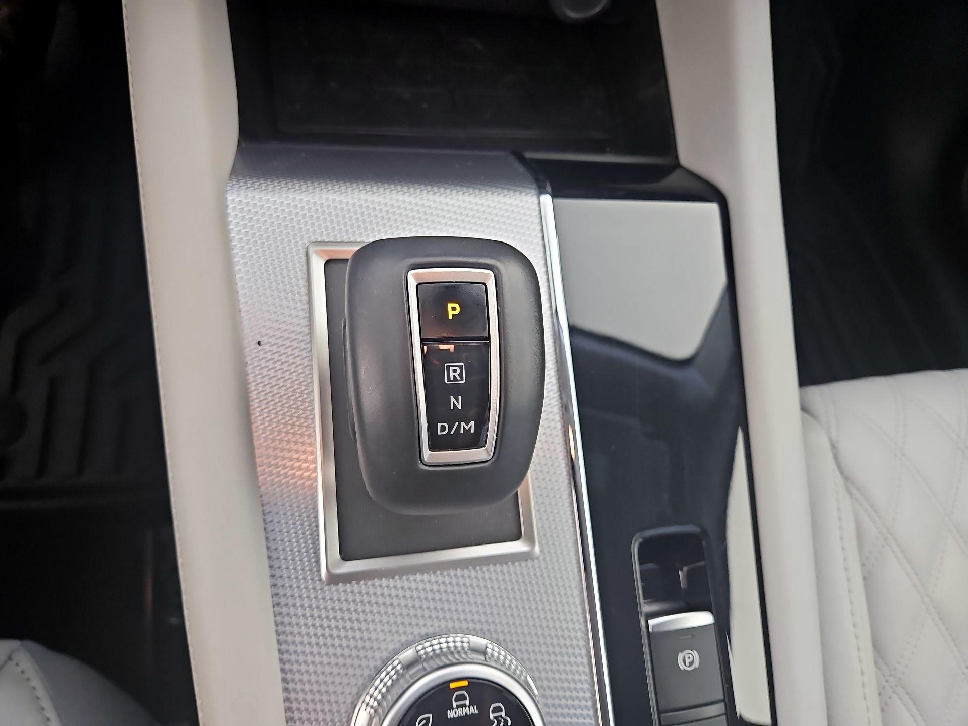 Thumbnail: 2024 Mitsubishi Outlander - 18