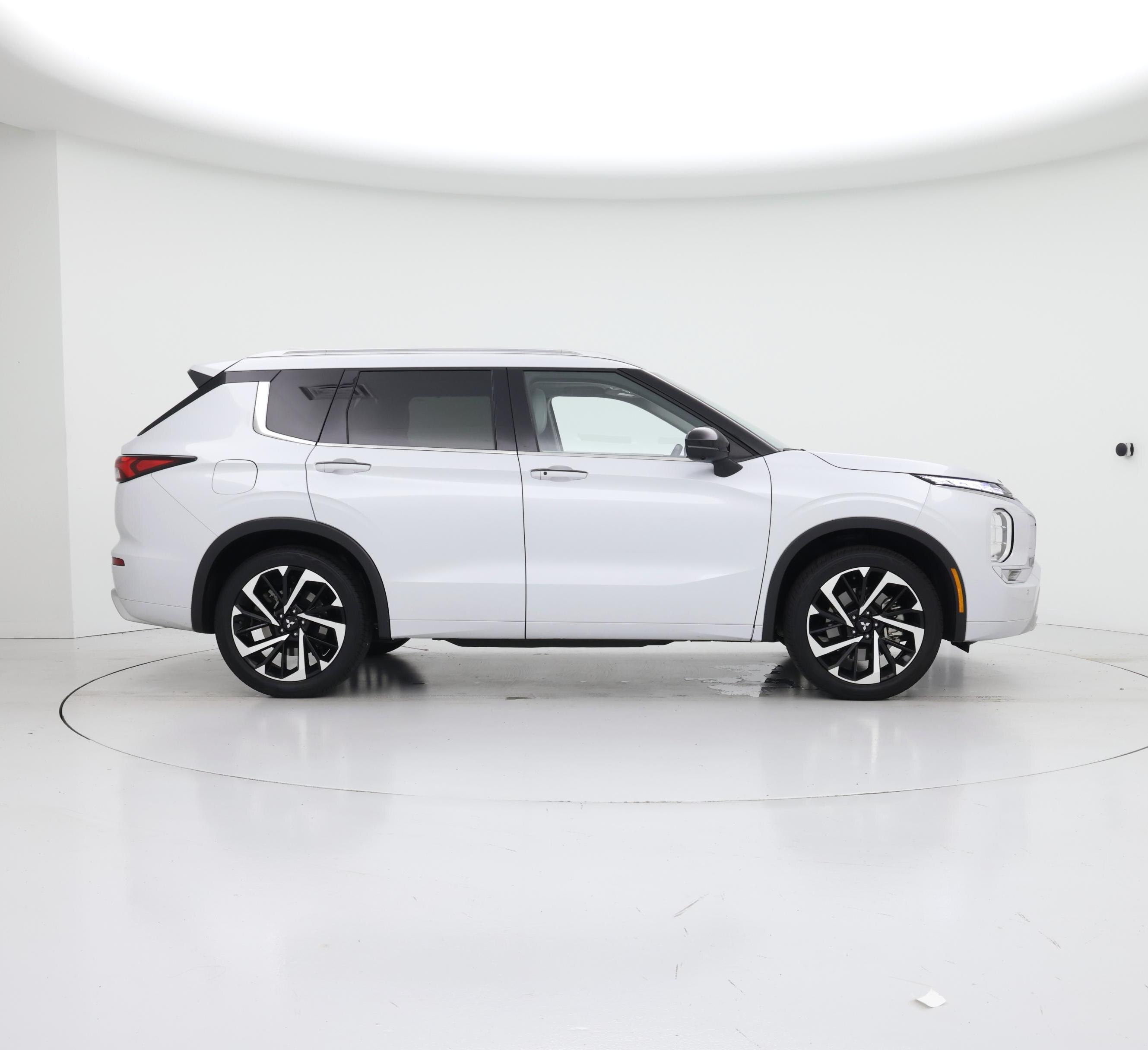 Thumbnail: 2024 Mitsubishi Outlander - 7