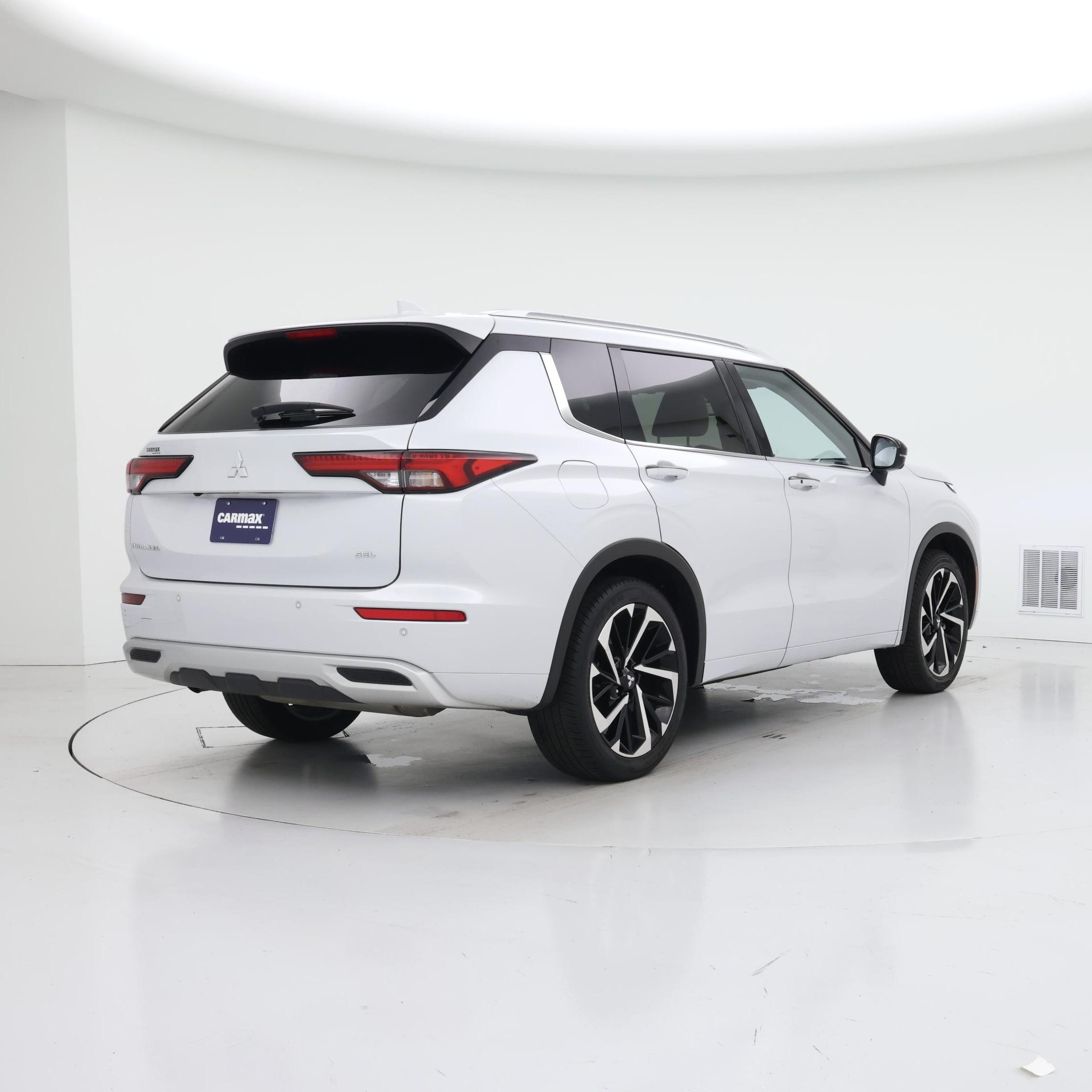 Thumbnail: 2024 Mitsubishi Outlander - 8