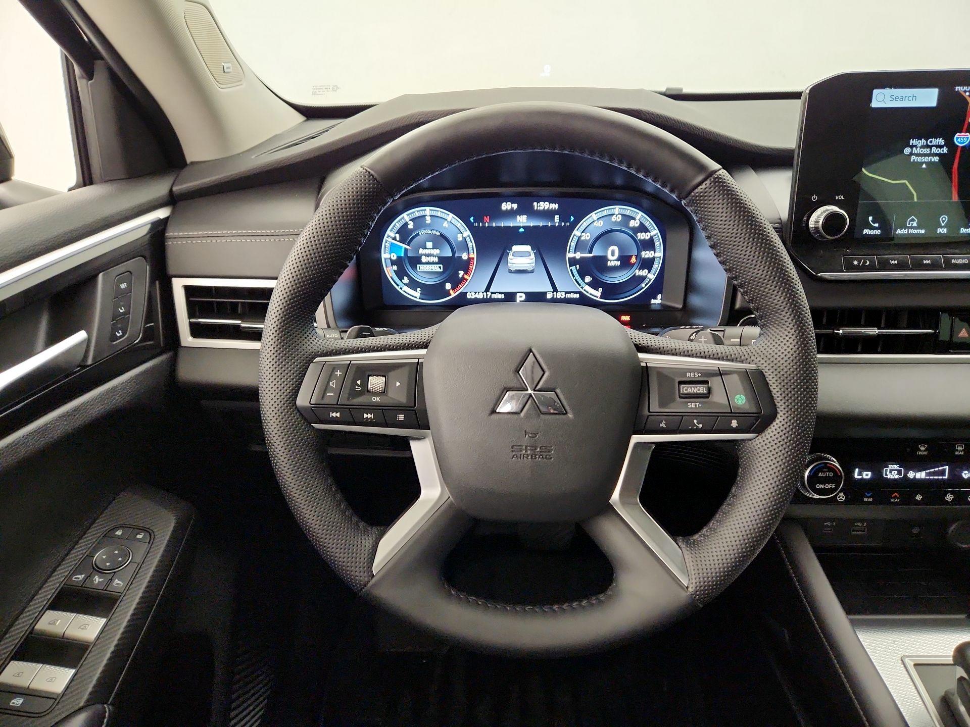 Thumbnail: 2023 Mitsubishi Outlander - 10