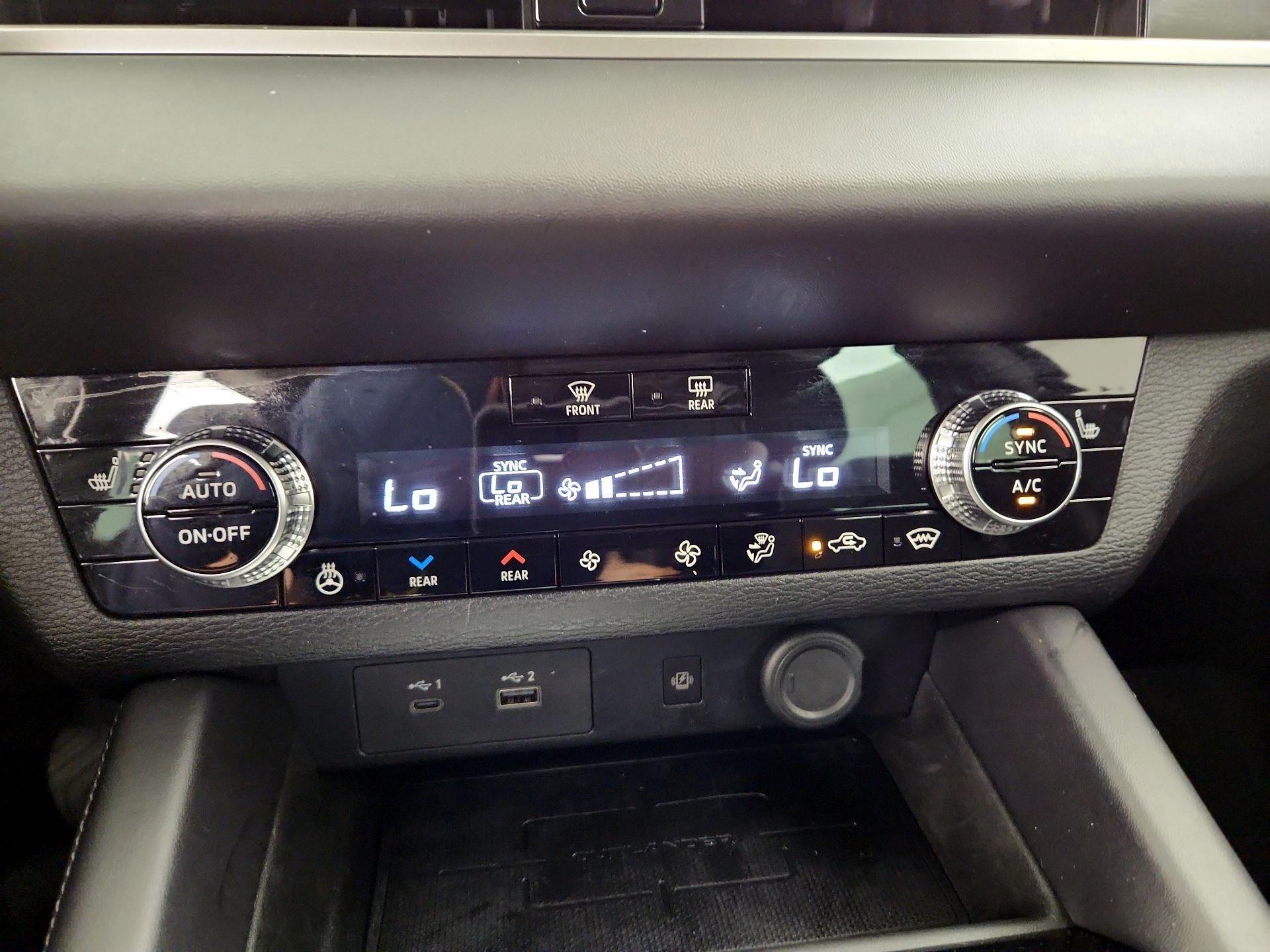 Thumbnail: 2023 Mitsubishi Outlander - 17