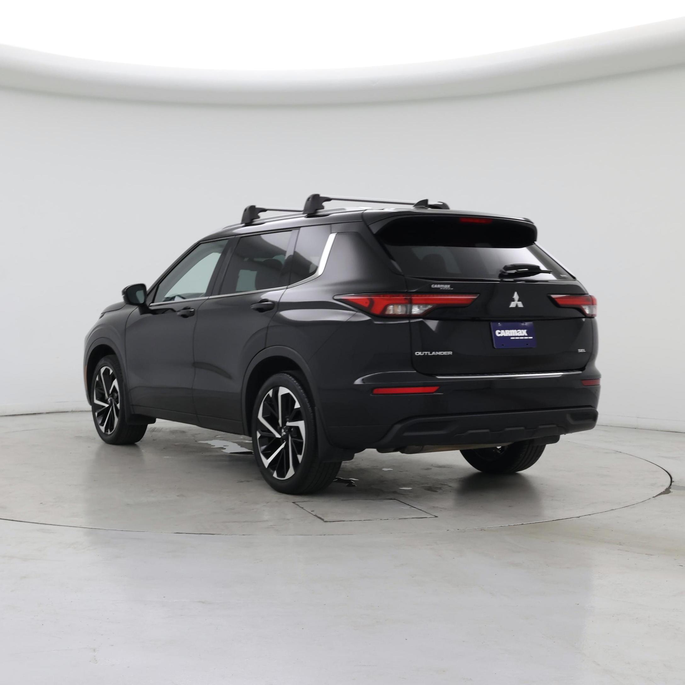 Thumbnail: 2023 Mitsubishi Outlander - 2